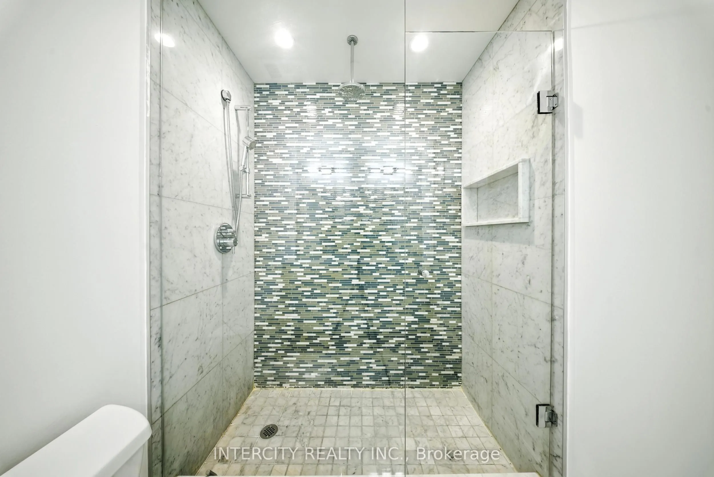 7608 Yonge Street, #PH15