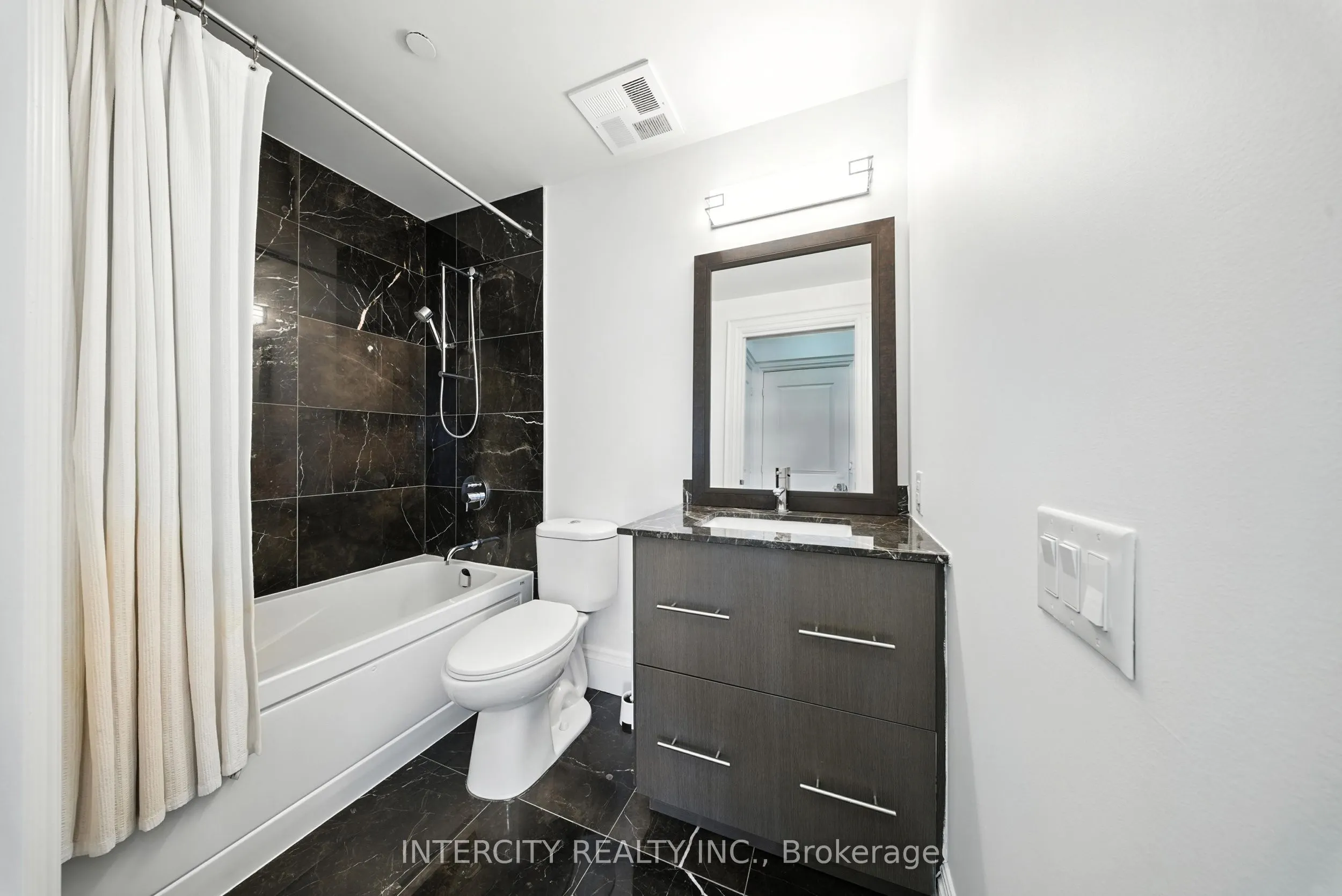 7608 Yonge Street, #PH15