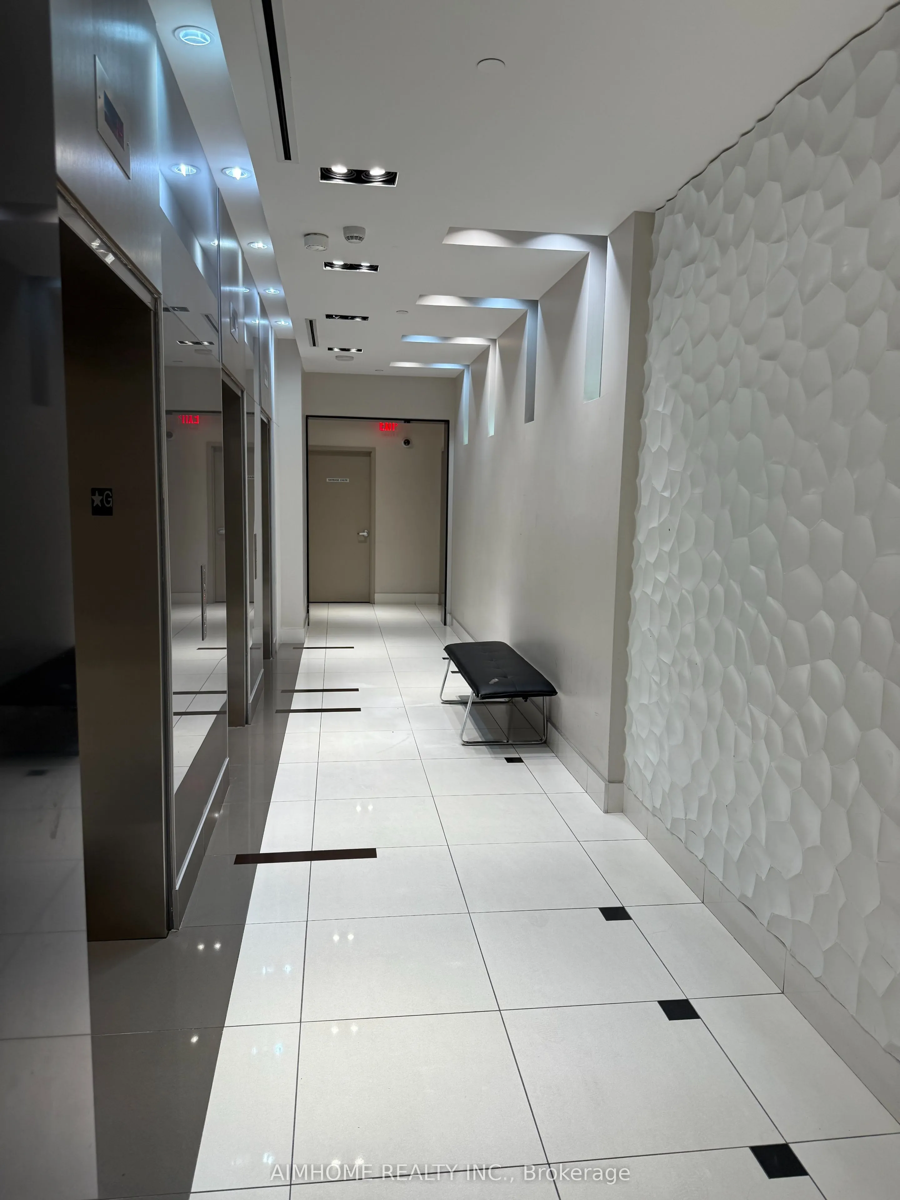 7167 Yonge Street, #903