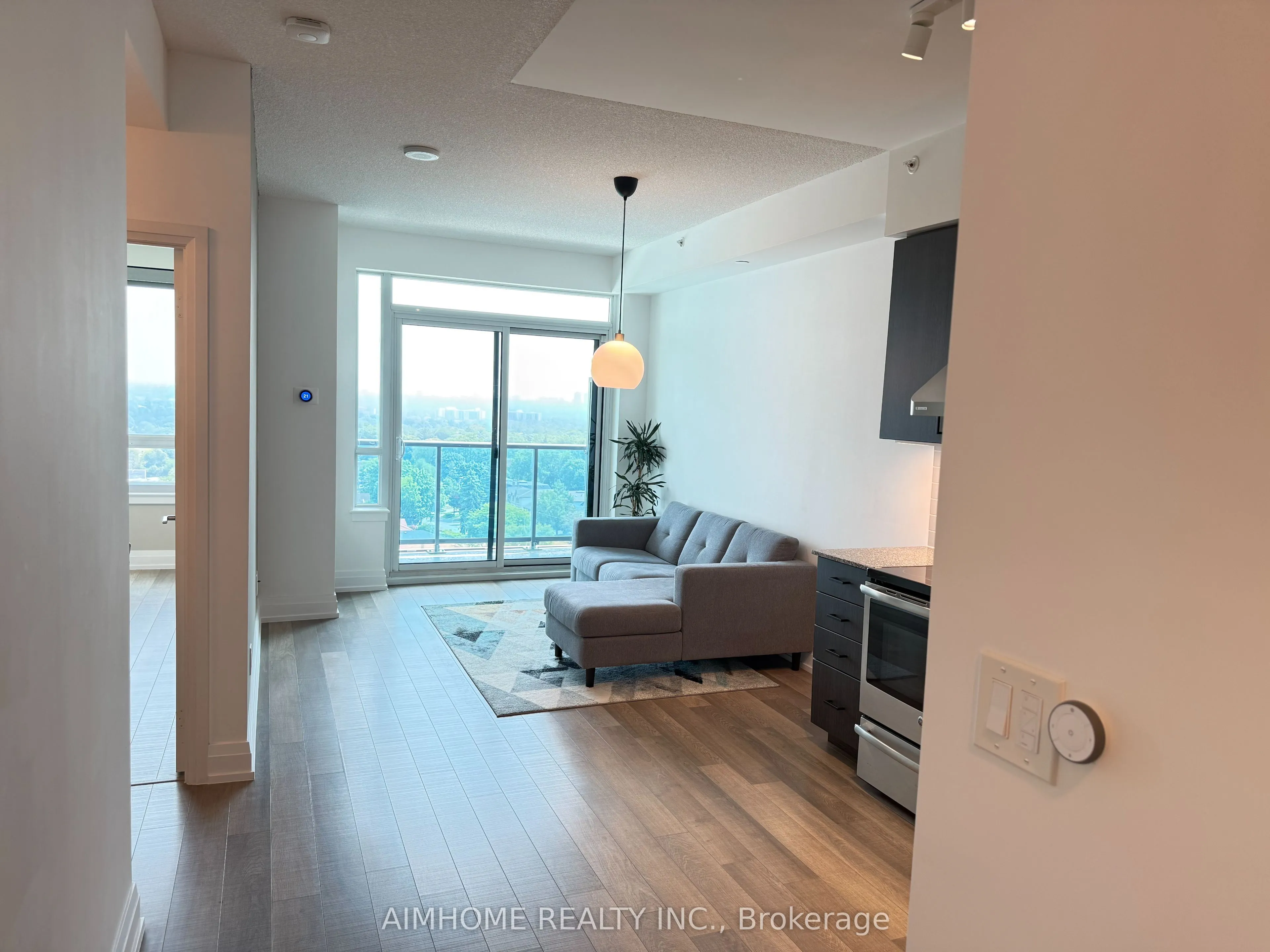 7167 Yonge Street, #903