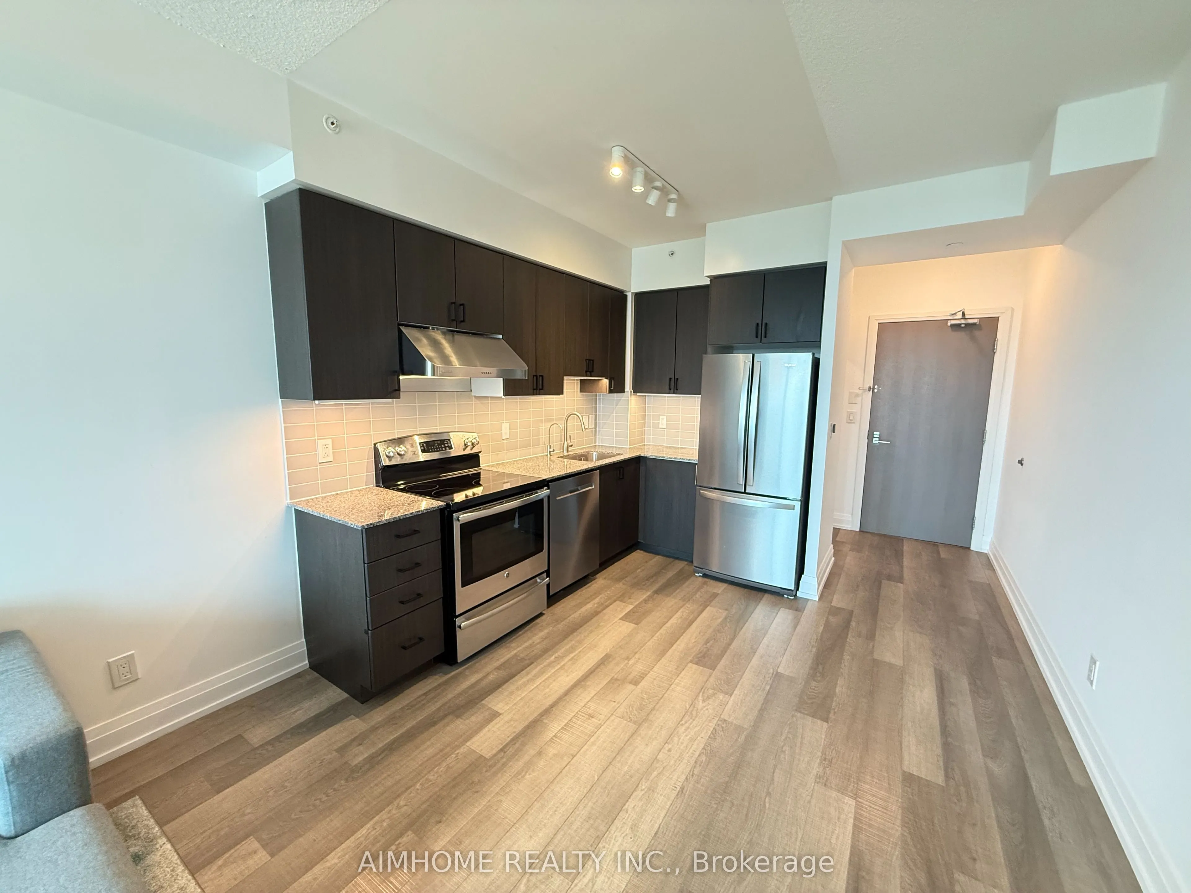 7167 Yonge Street, #903