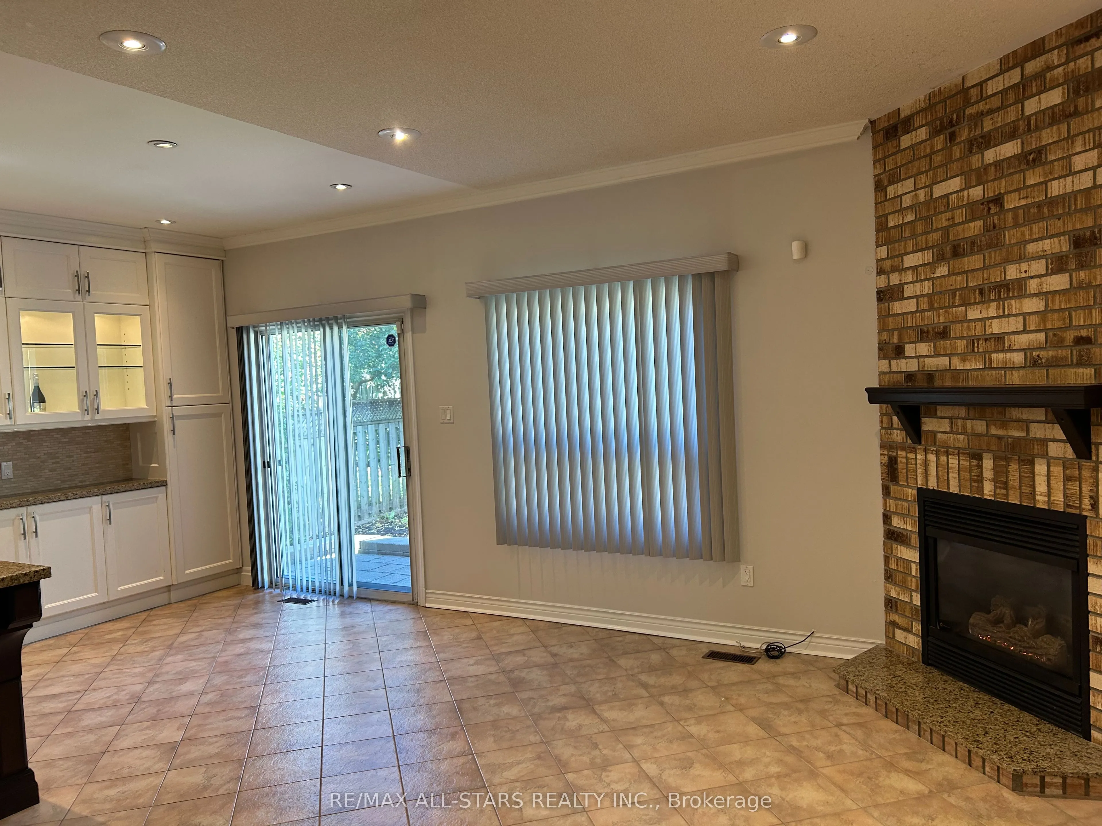 171 Shaftsbury Avenue, #Full House