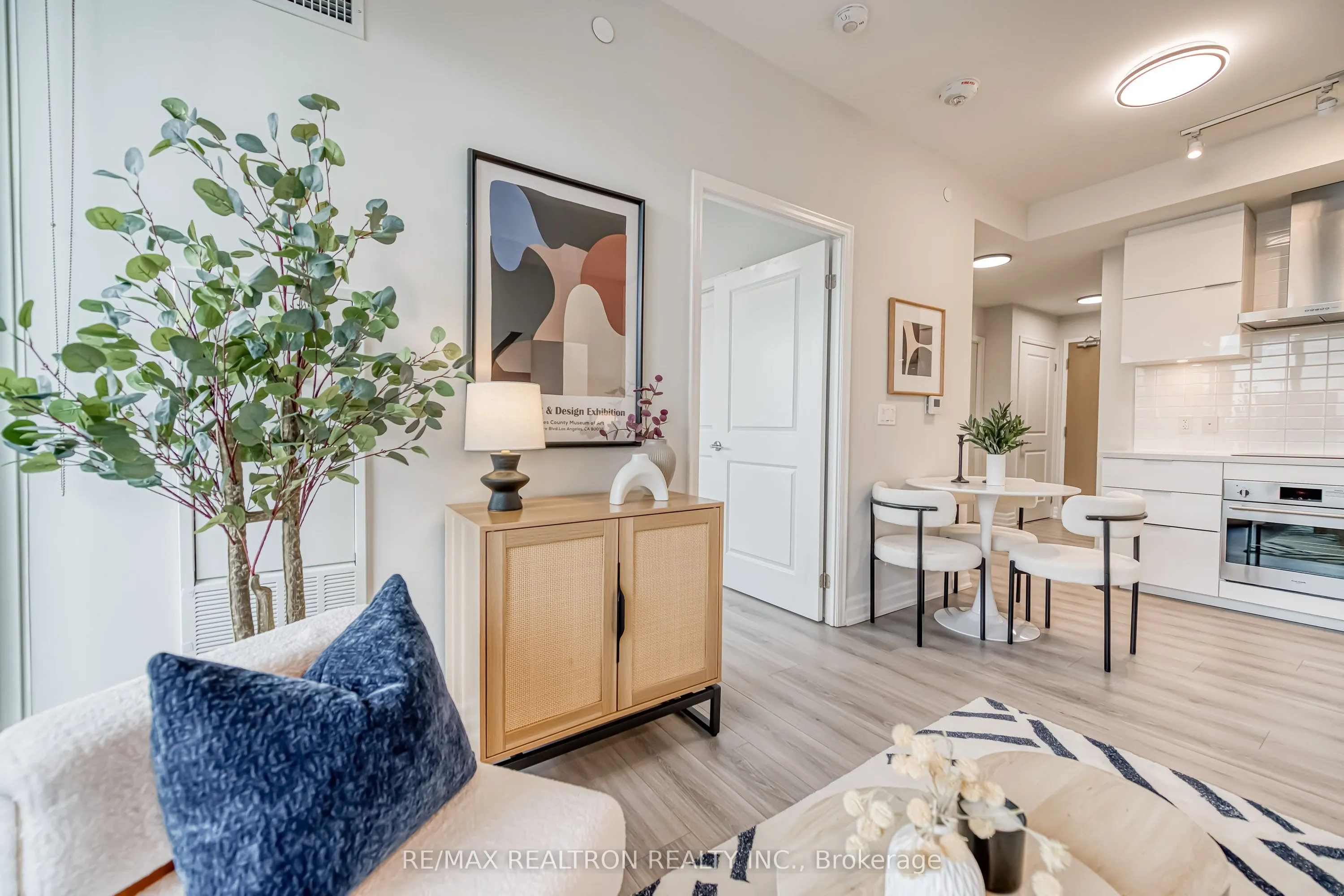 8 Rouge Valley Drive W, #B716