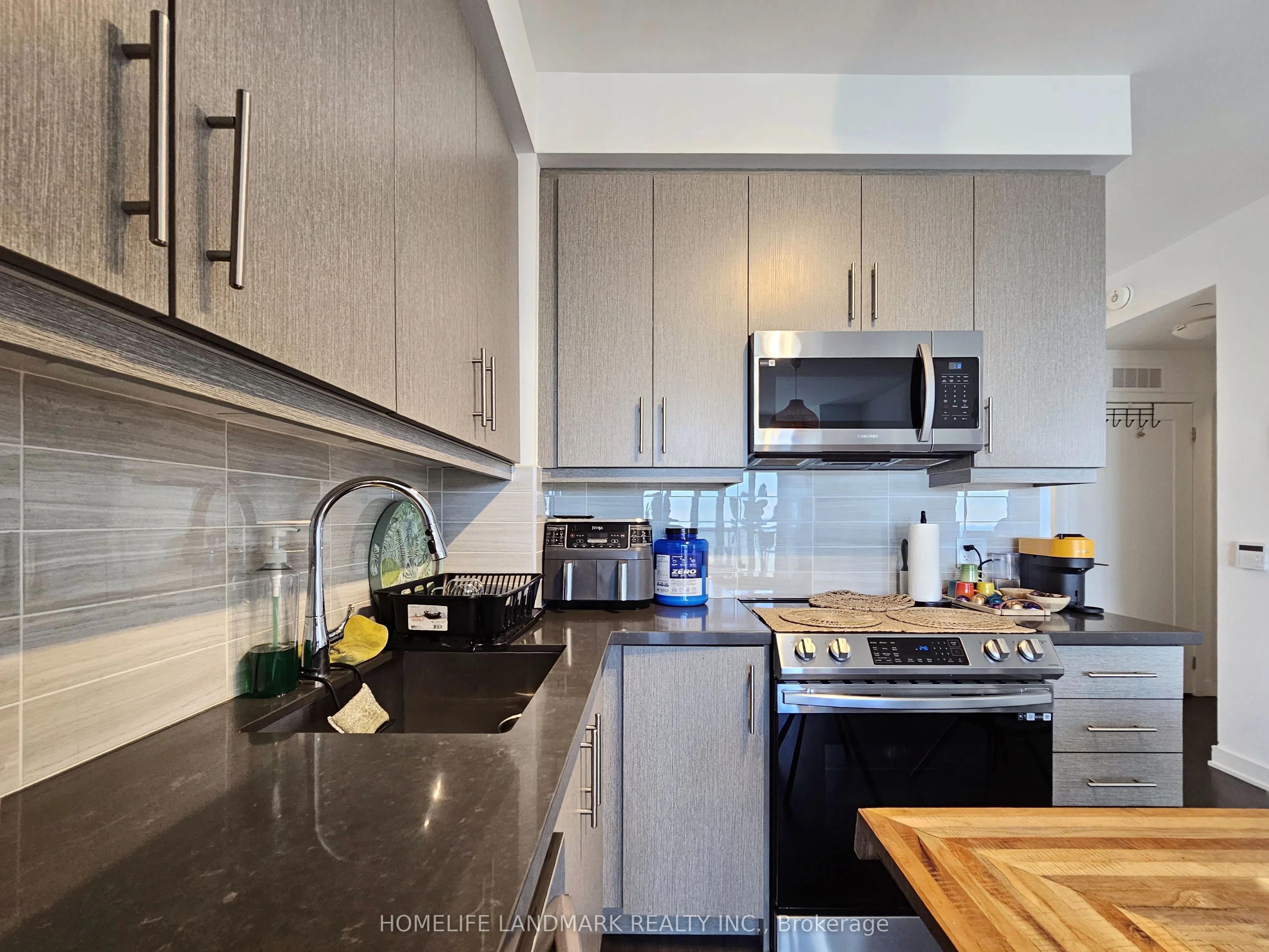 105 Onedia Crescent, #2611