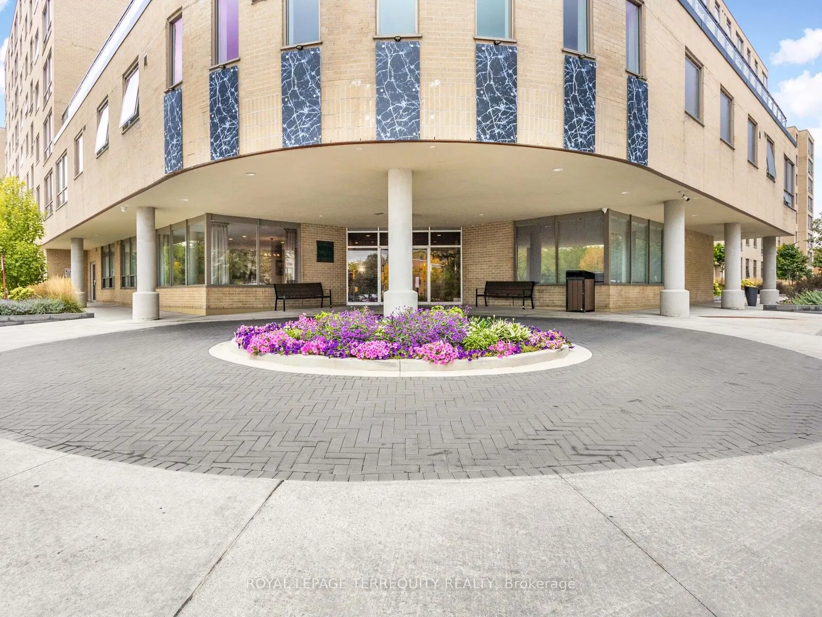 326 Major Mackenzie Drive E, #203