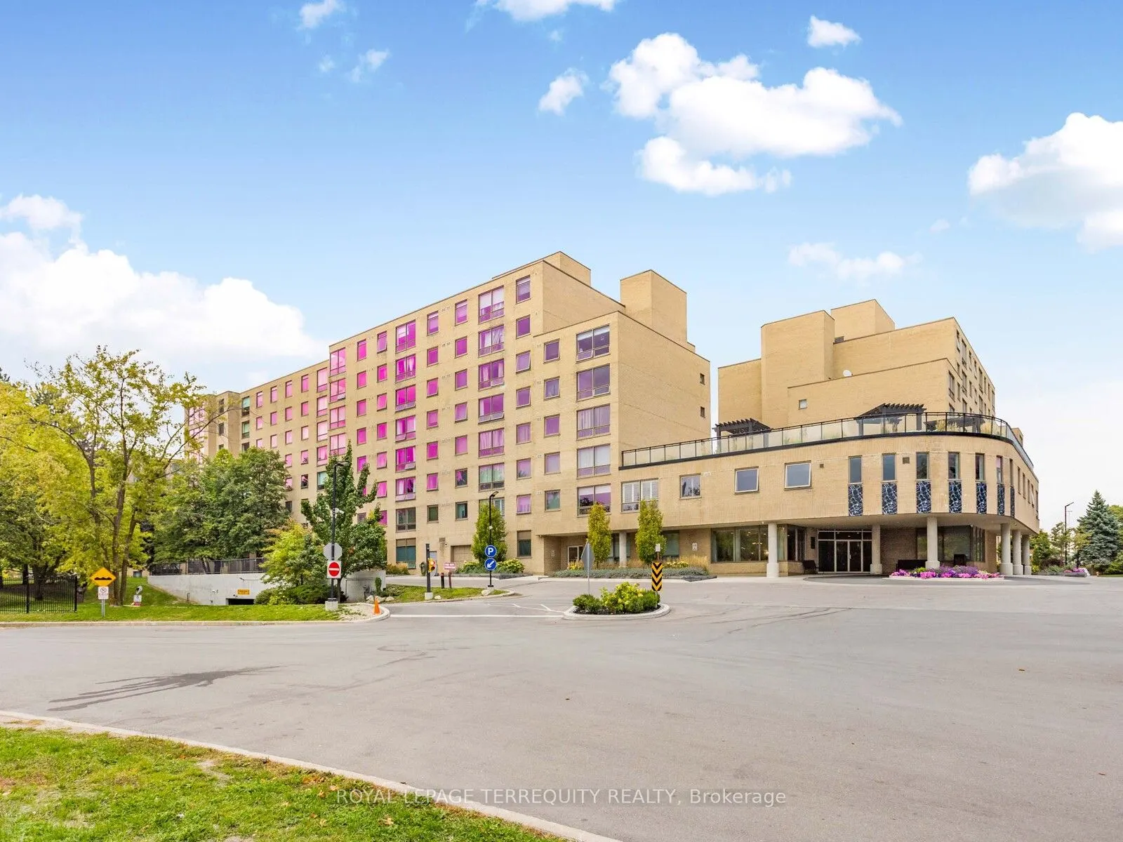 326 Major Mackenzie Drive E, #203