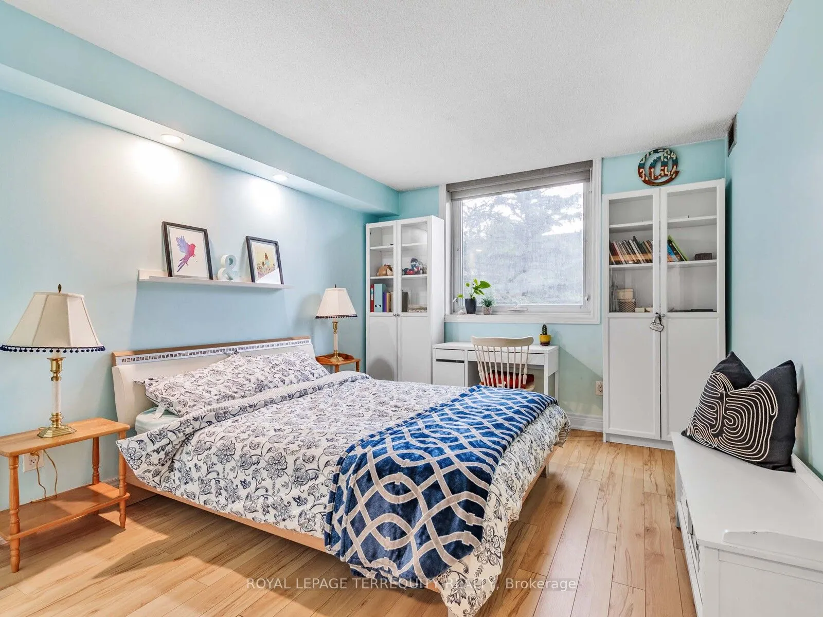 326 Major Mackenzie Drive E, #203