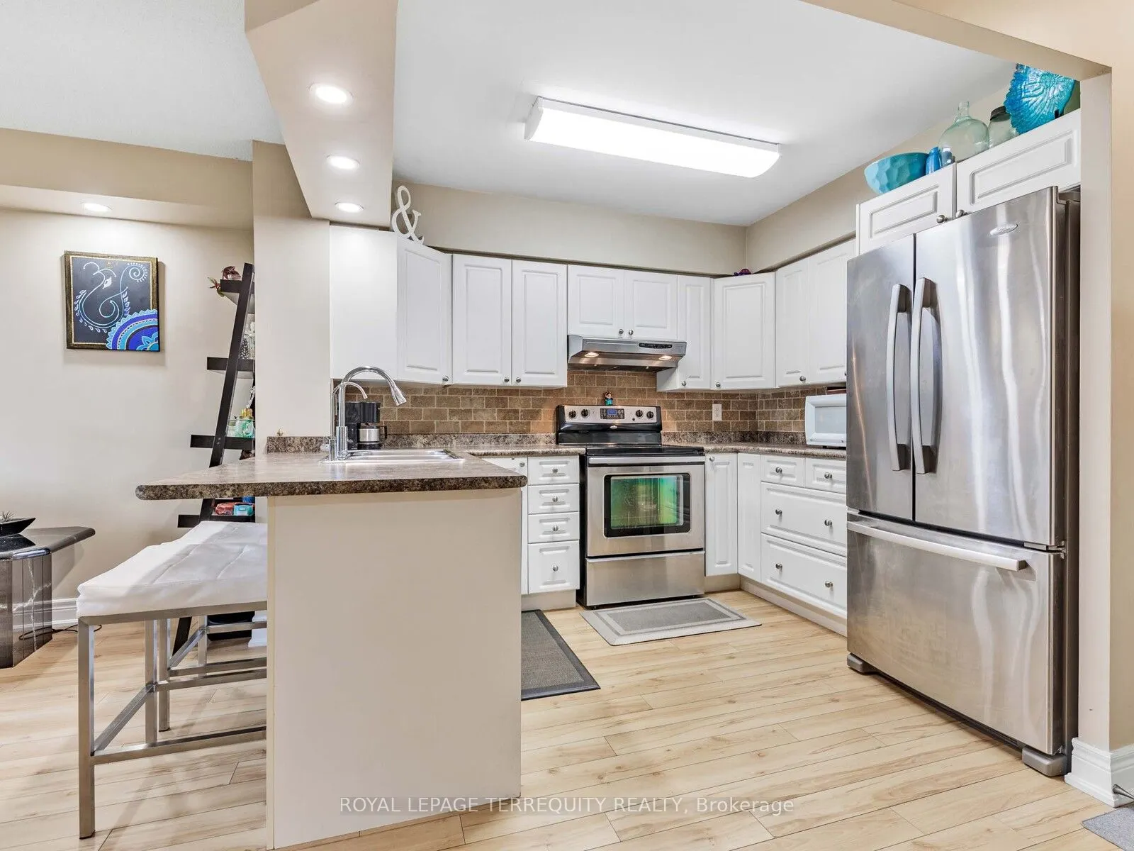 326 Major Mackenzie Drive E, #203