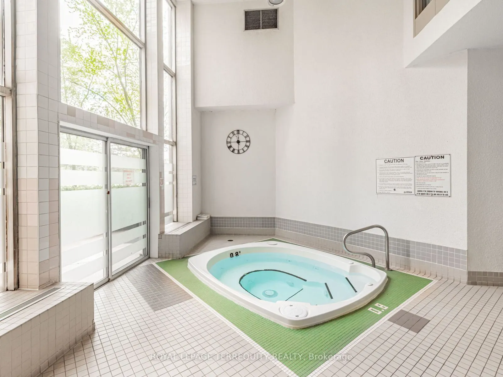 326 Major Mackenzie Drive E, #203