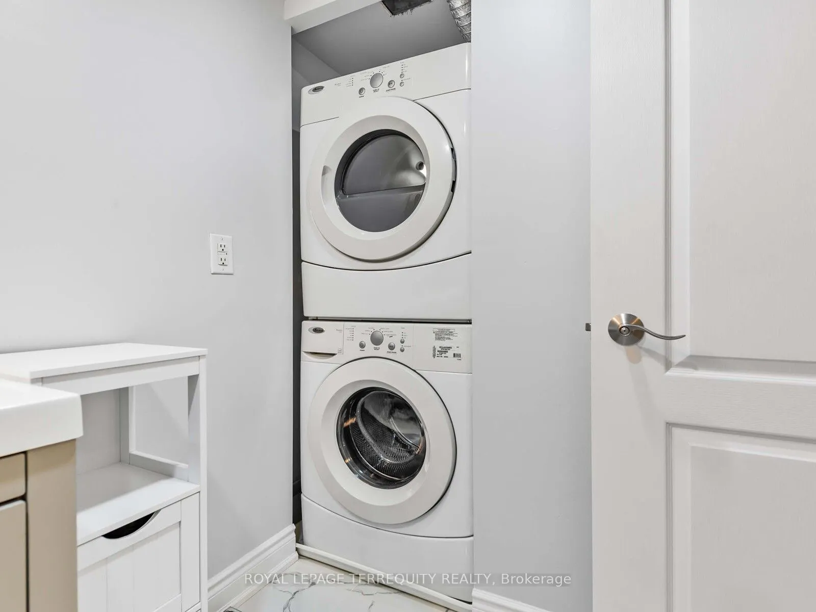 326 Major Mackenzie Drive E, #203