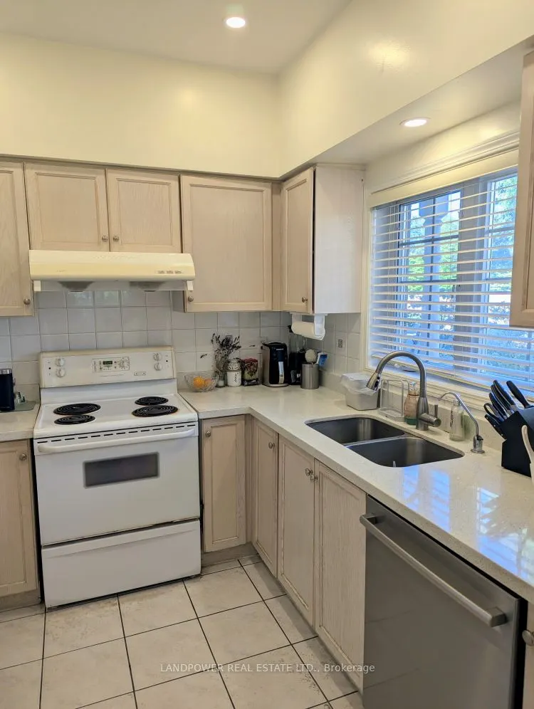 10 Cox Boulevard, #22
