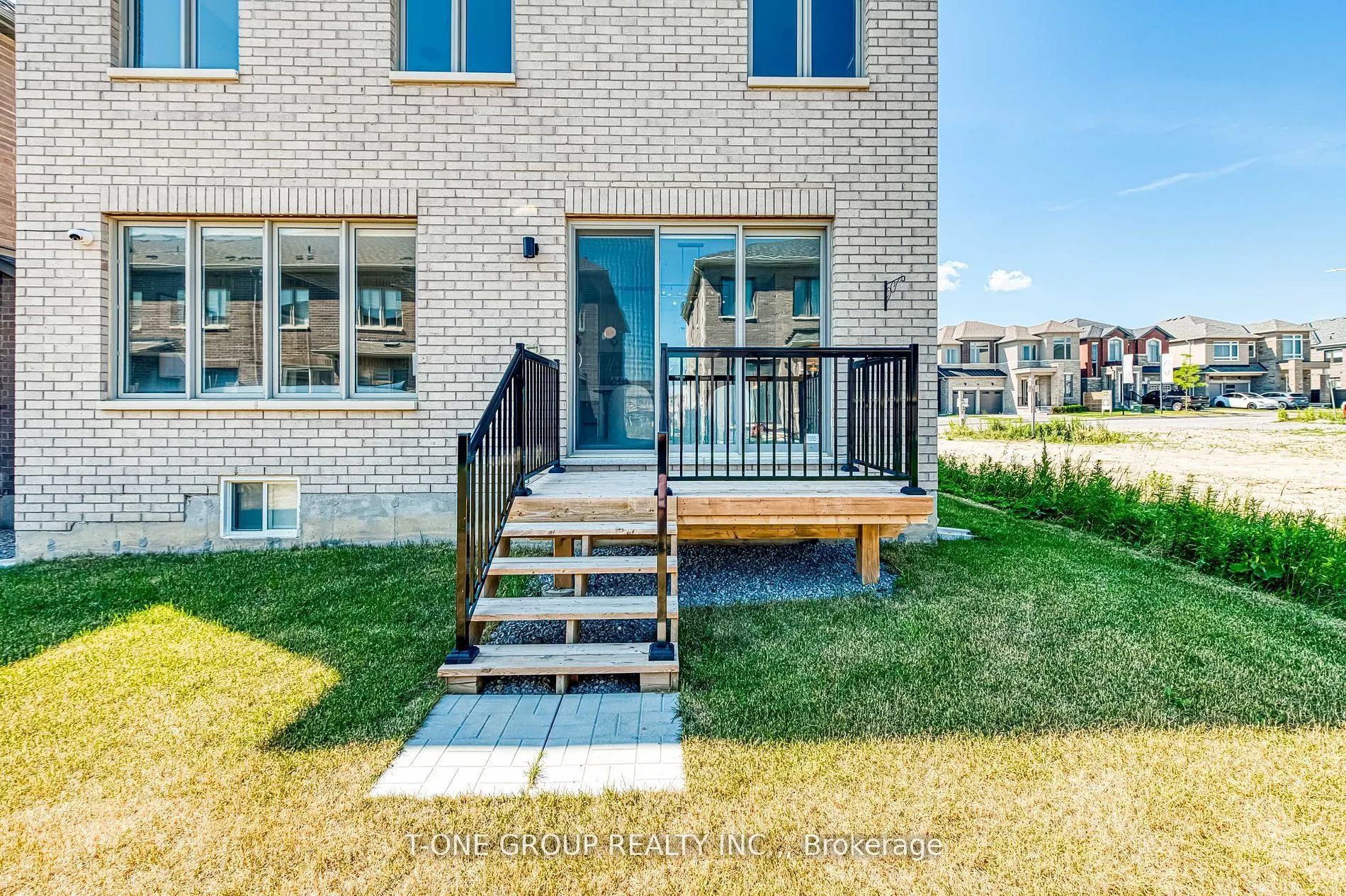 16 Longworth Avenue