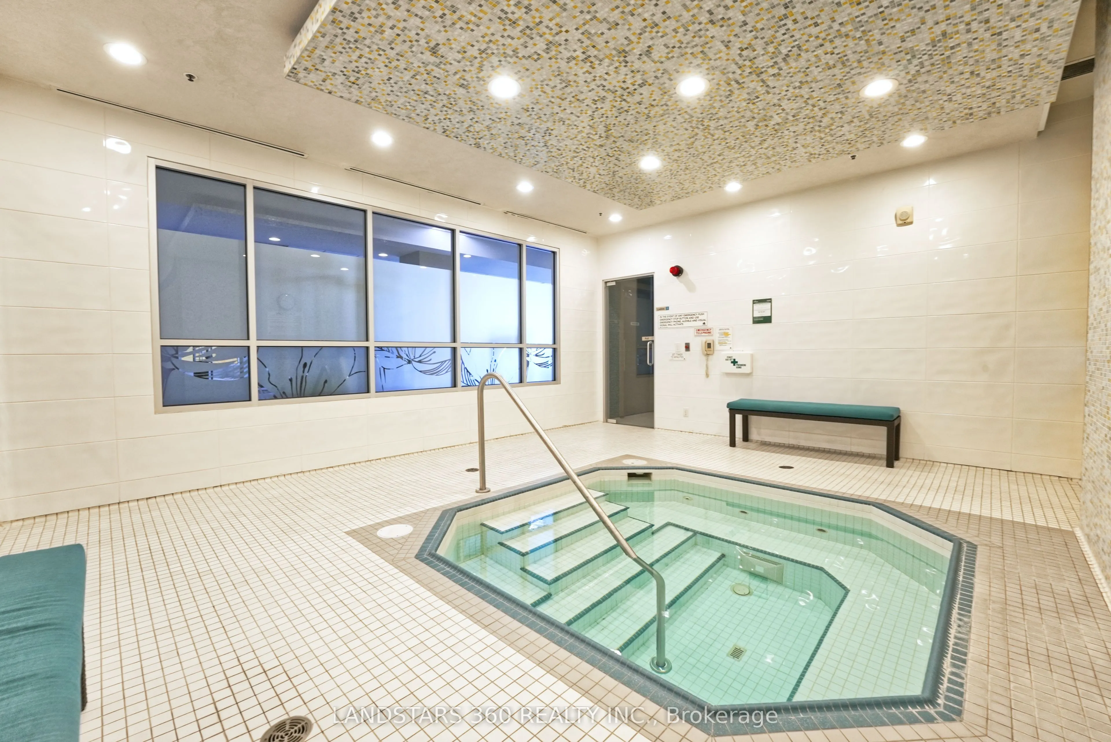376 Highway 7 Avenue E, #920