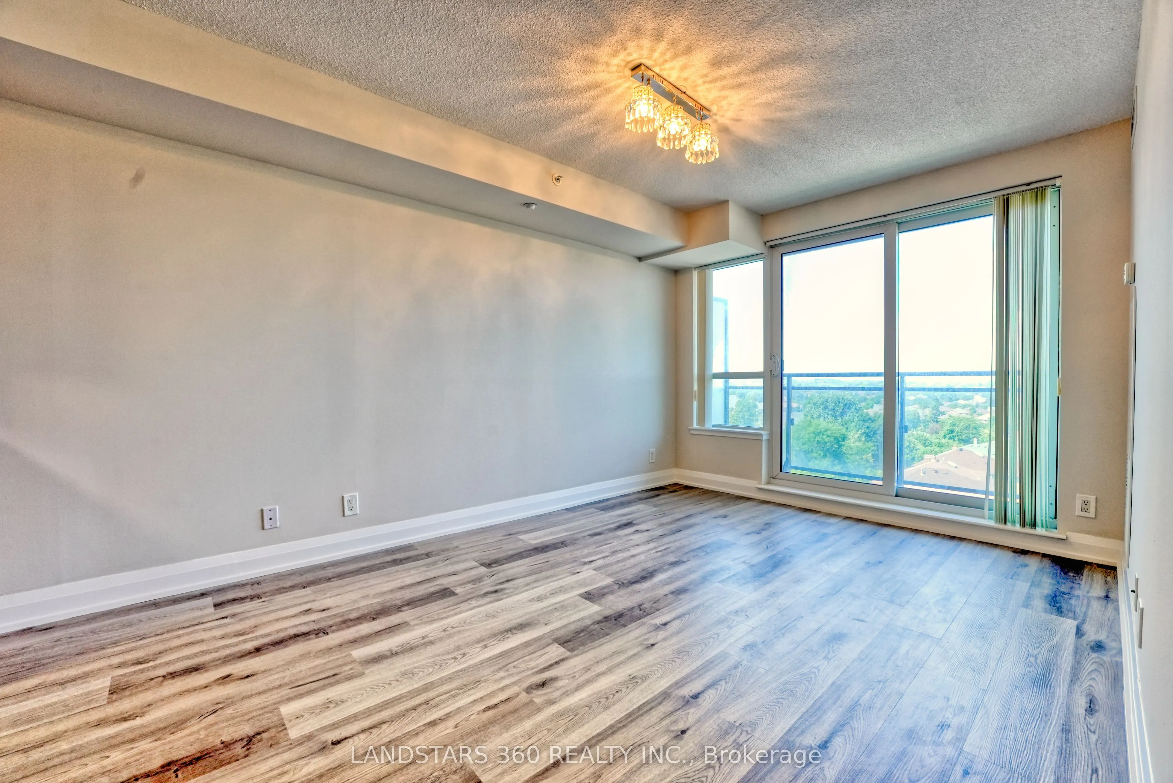376 Highway 7 Avenue E, #920
