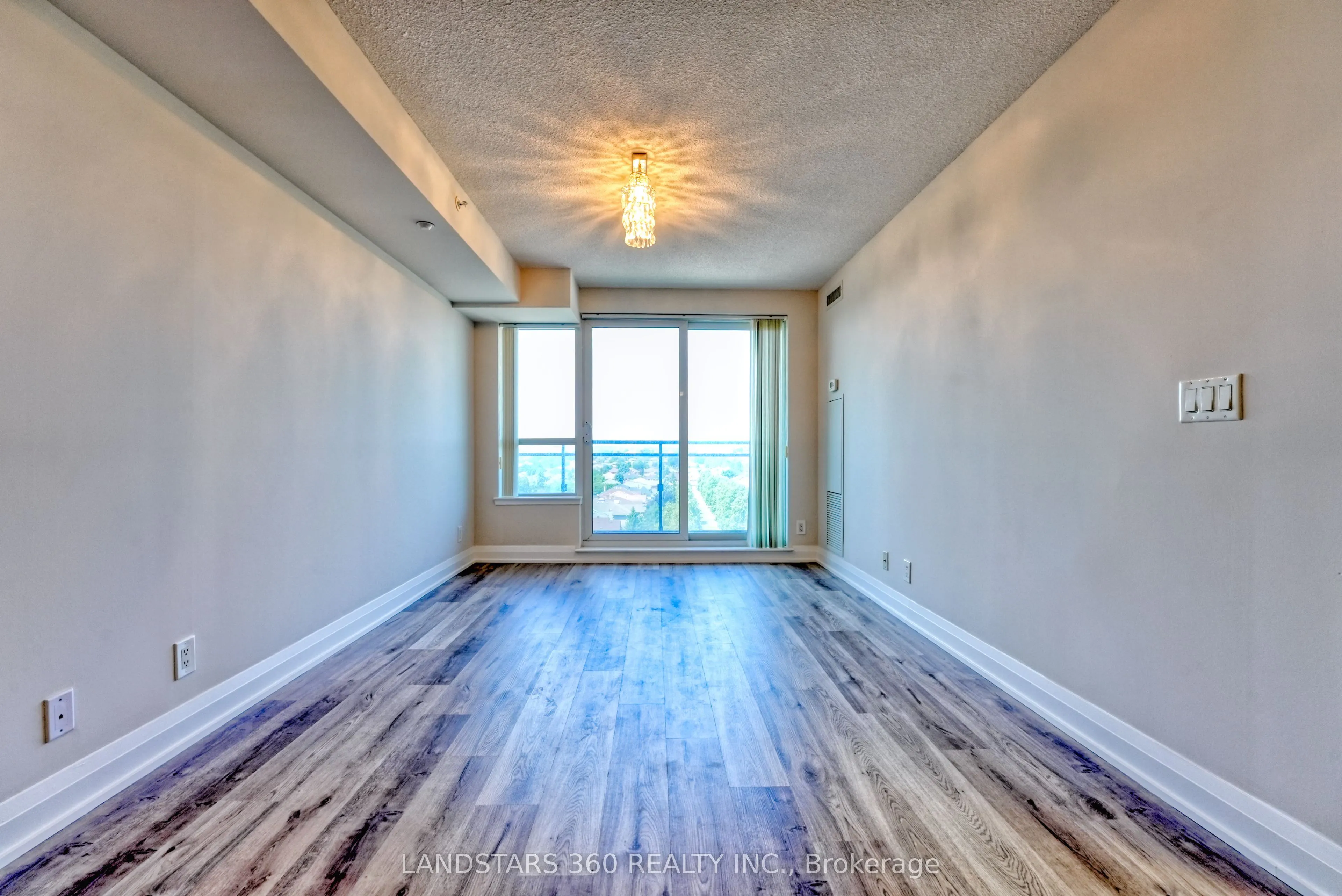 376 Highway 7 Avenue E, #920