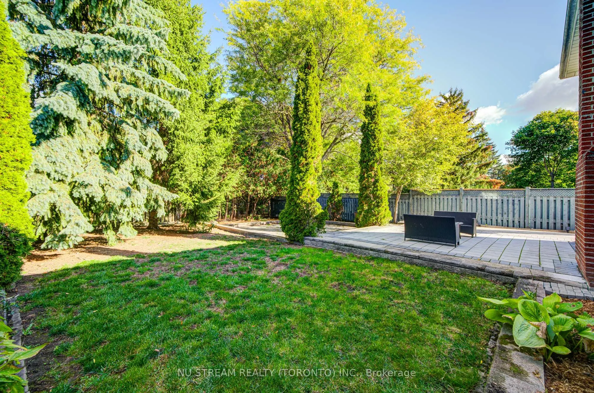 8 Hemingway Crescent