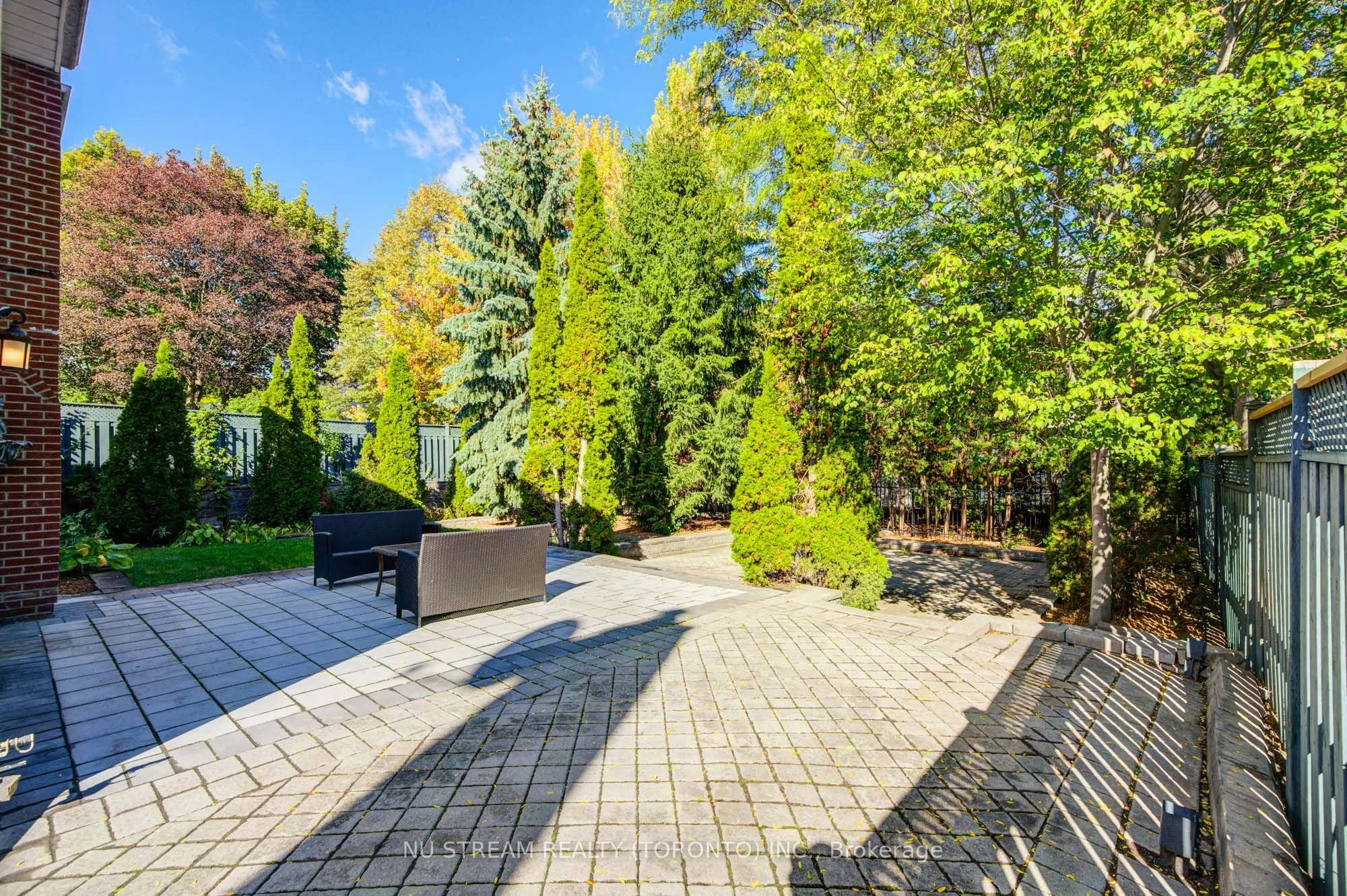 8 Hemingway Crescent