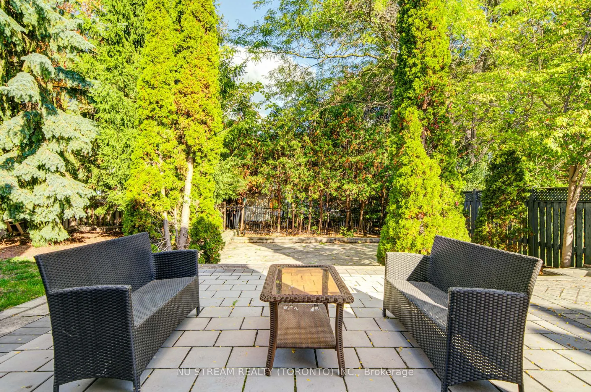 8 Hemingway Crescent