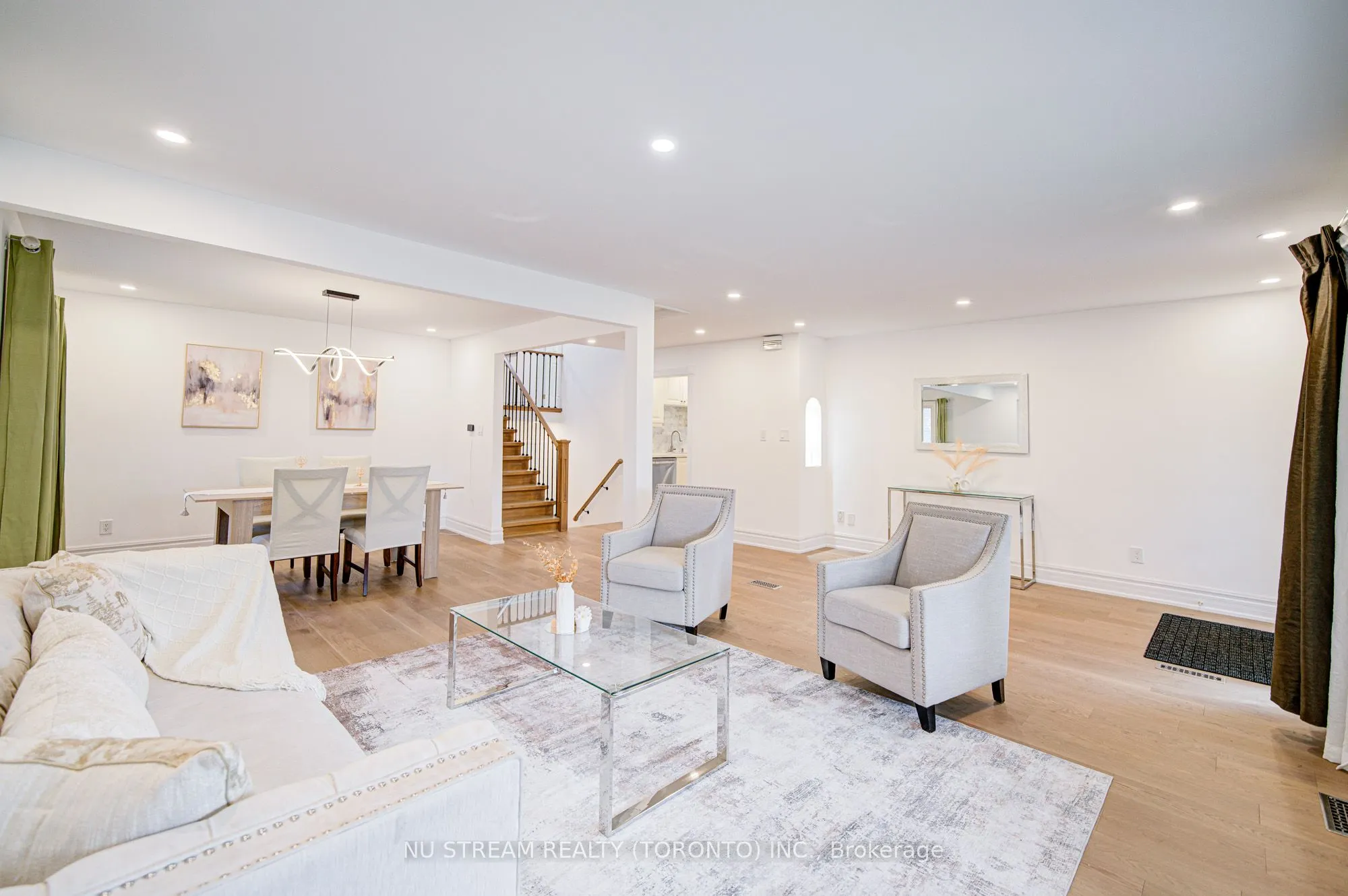 8 Hemingway Crescent