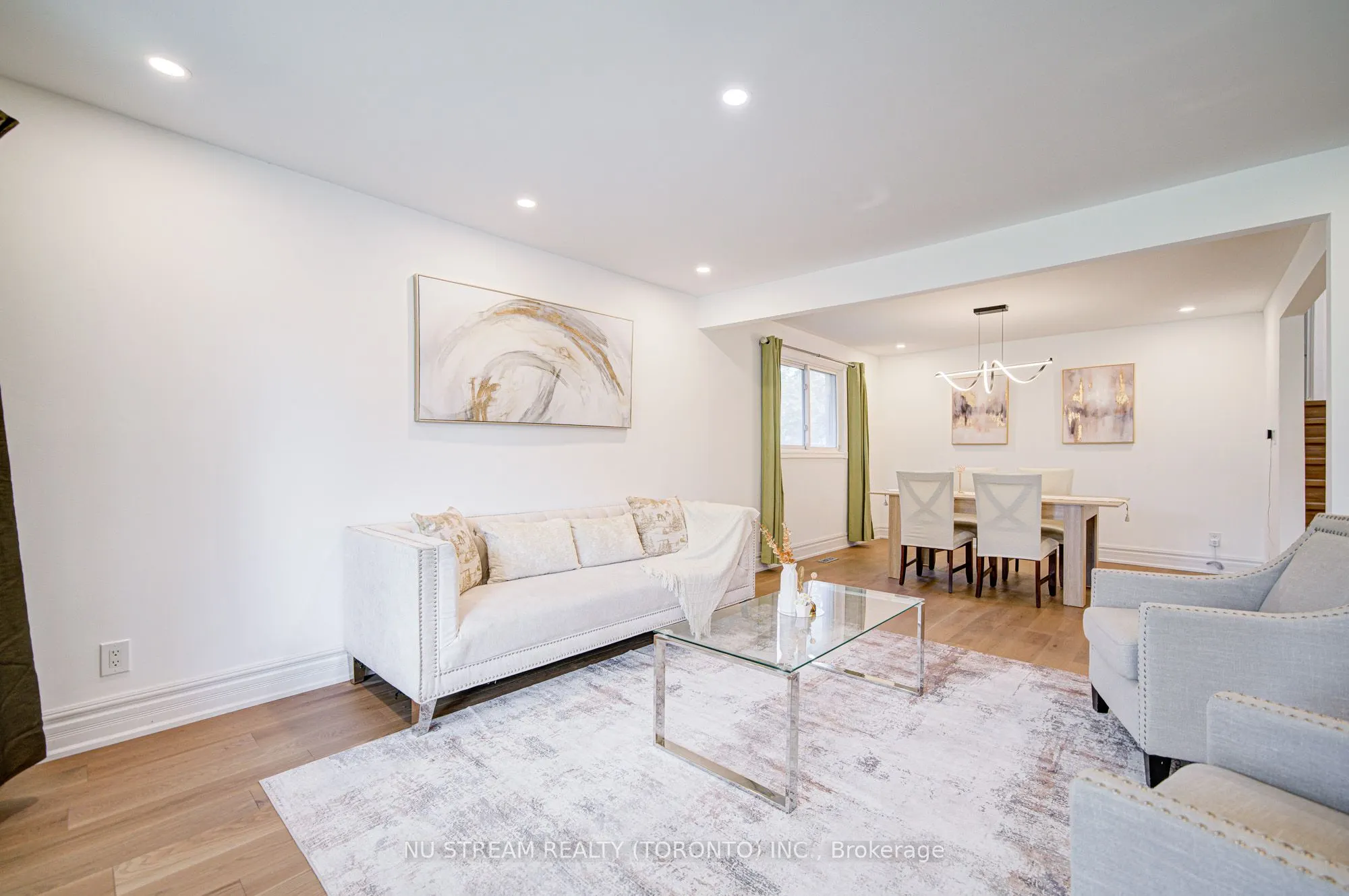 8 Hemingway Crescent