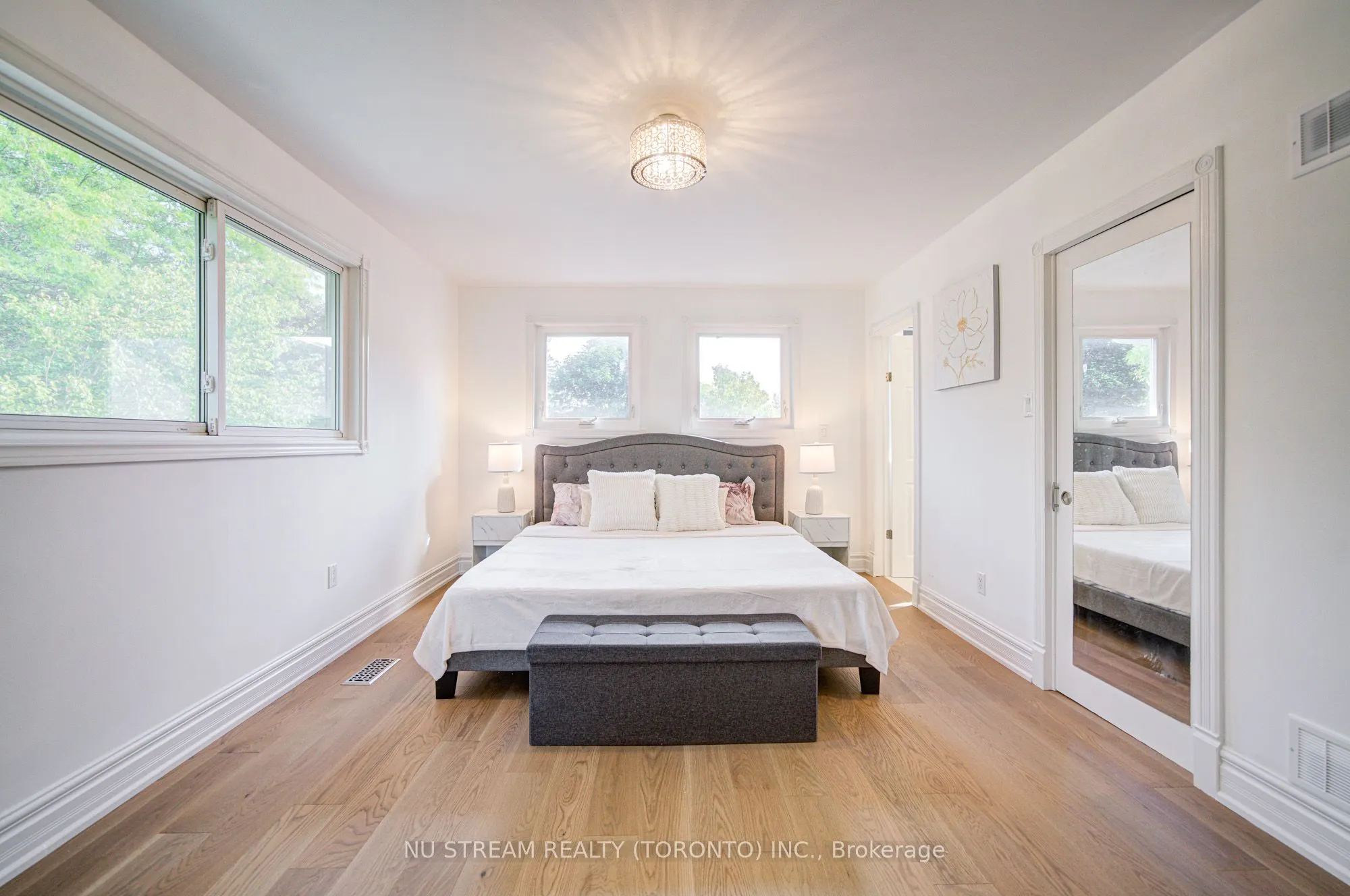 8 Hemingway Crescent
