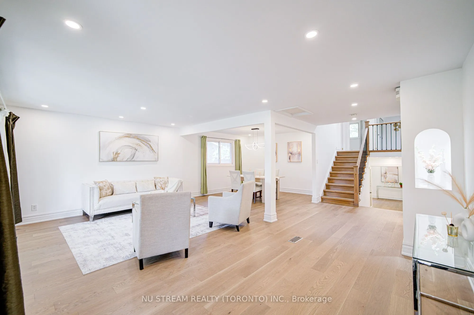8 Hemingway Crescent