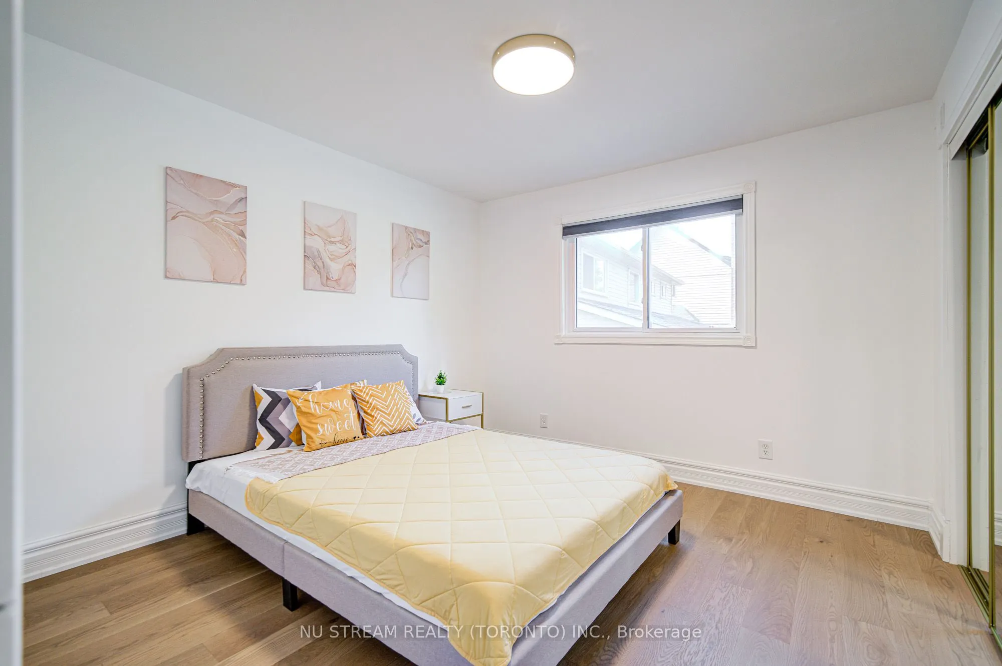 8 Hemingway Crescent