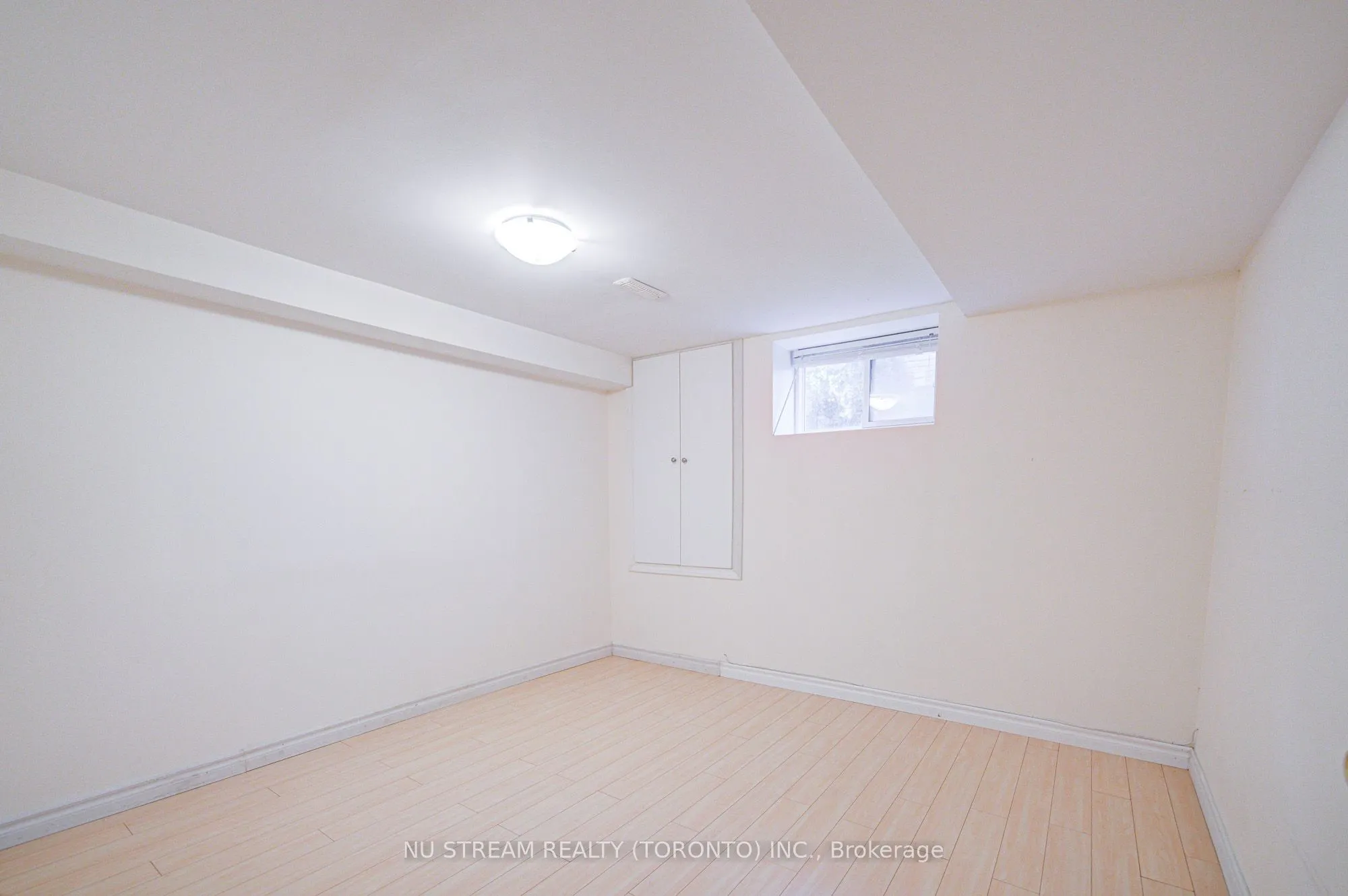 8 Hemingway Crescent