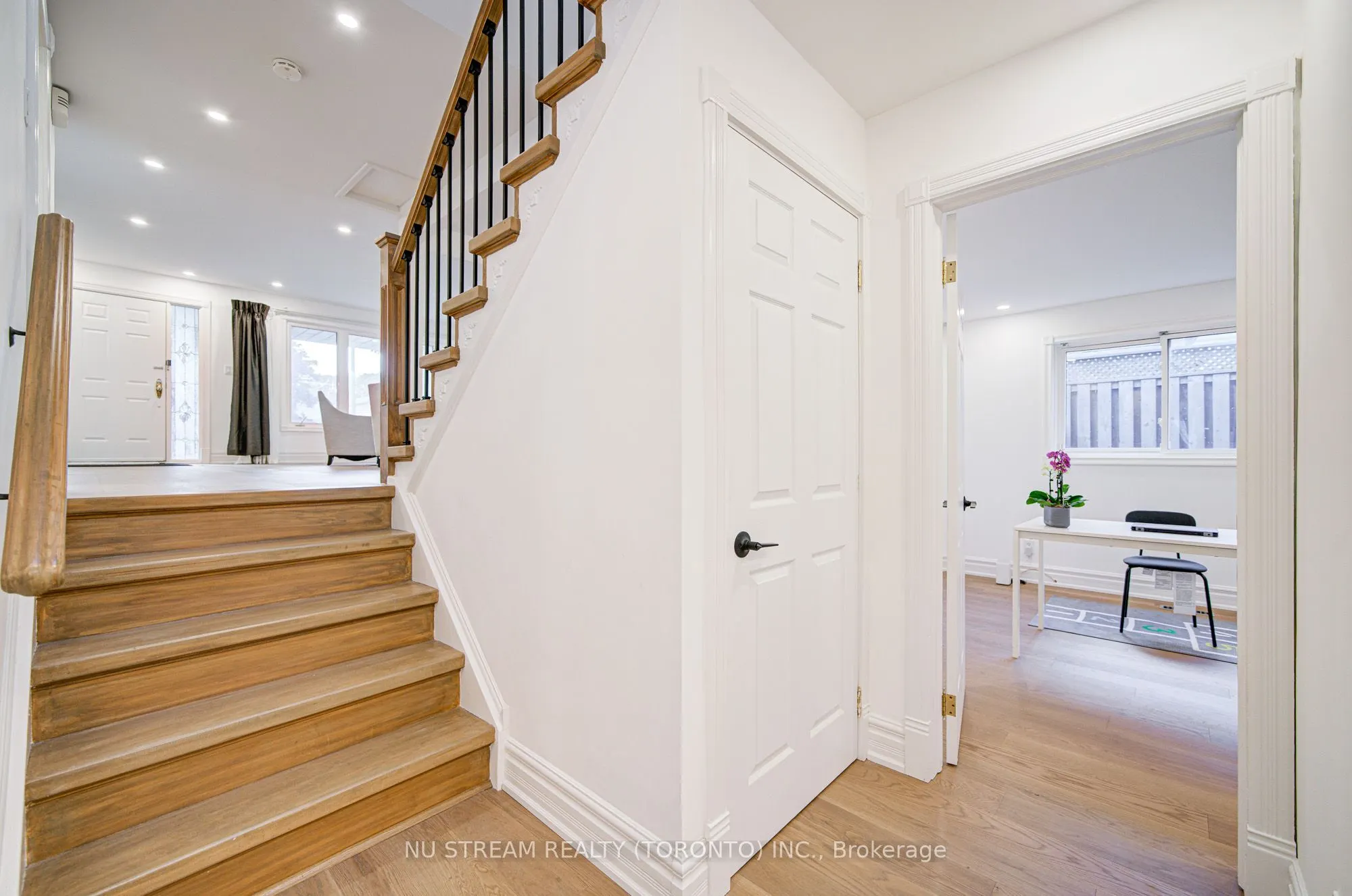 8 Hemingway Crescent