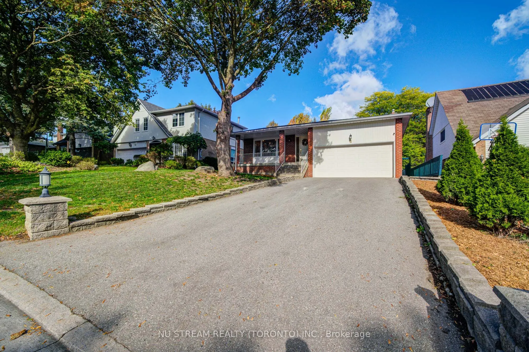 8 Hemingway Crescent