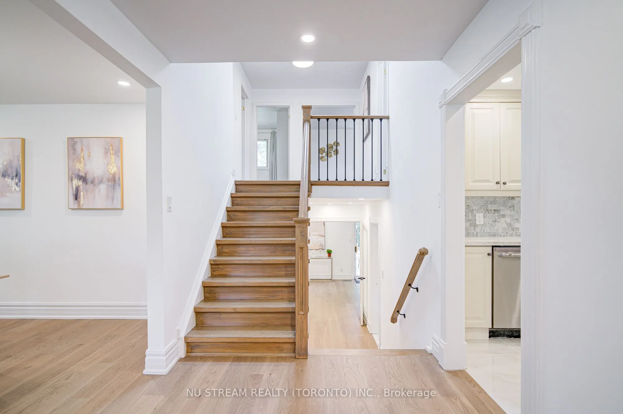 8 Hemingway Crescent