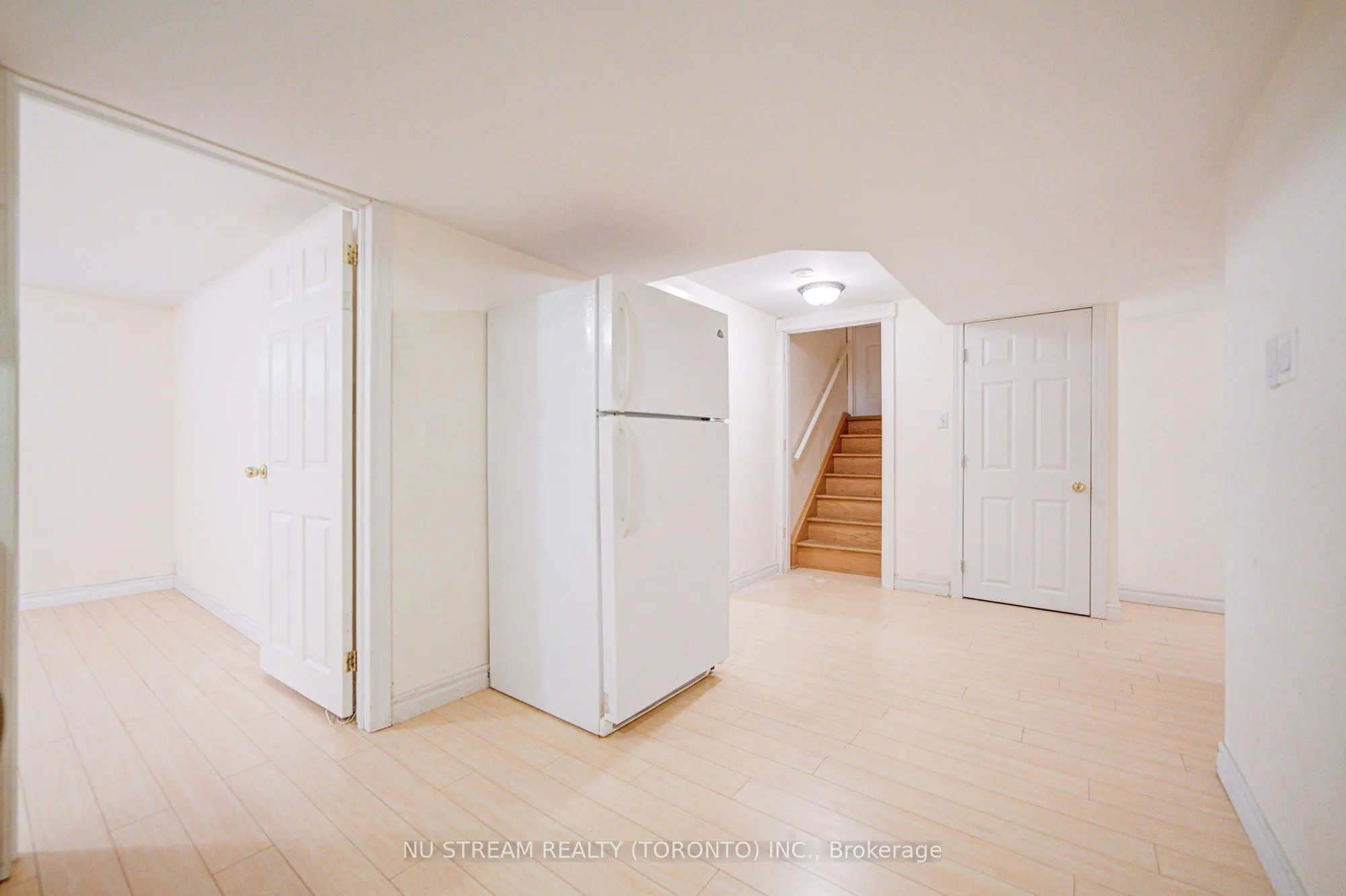 8 Hemingway Crescent
