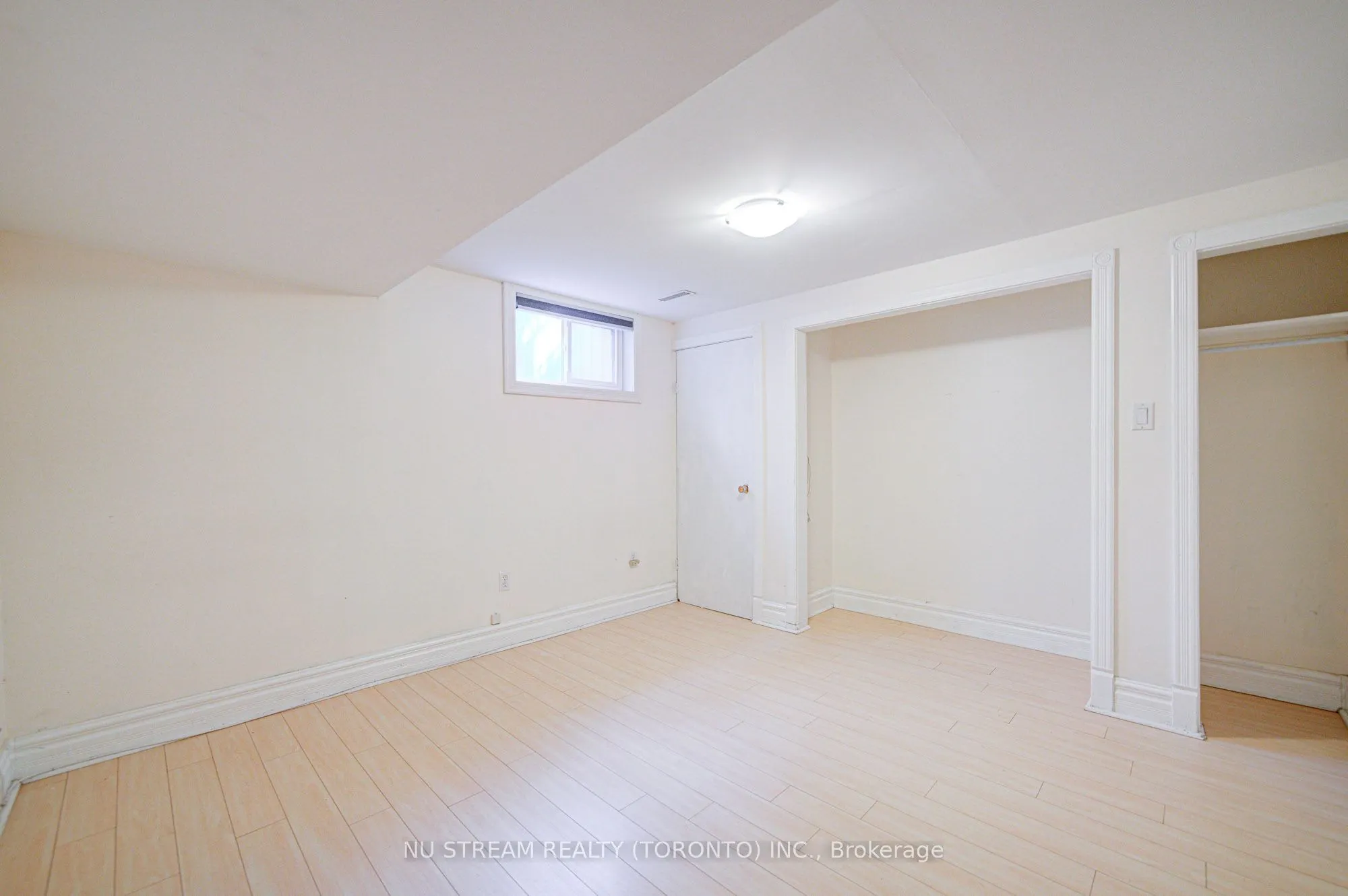 8 Hemingway Crescent
