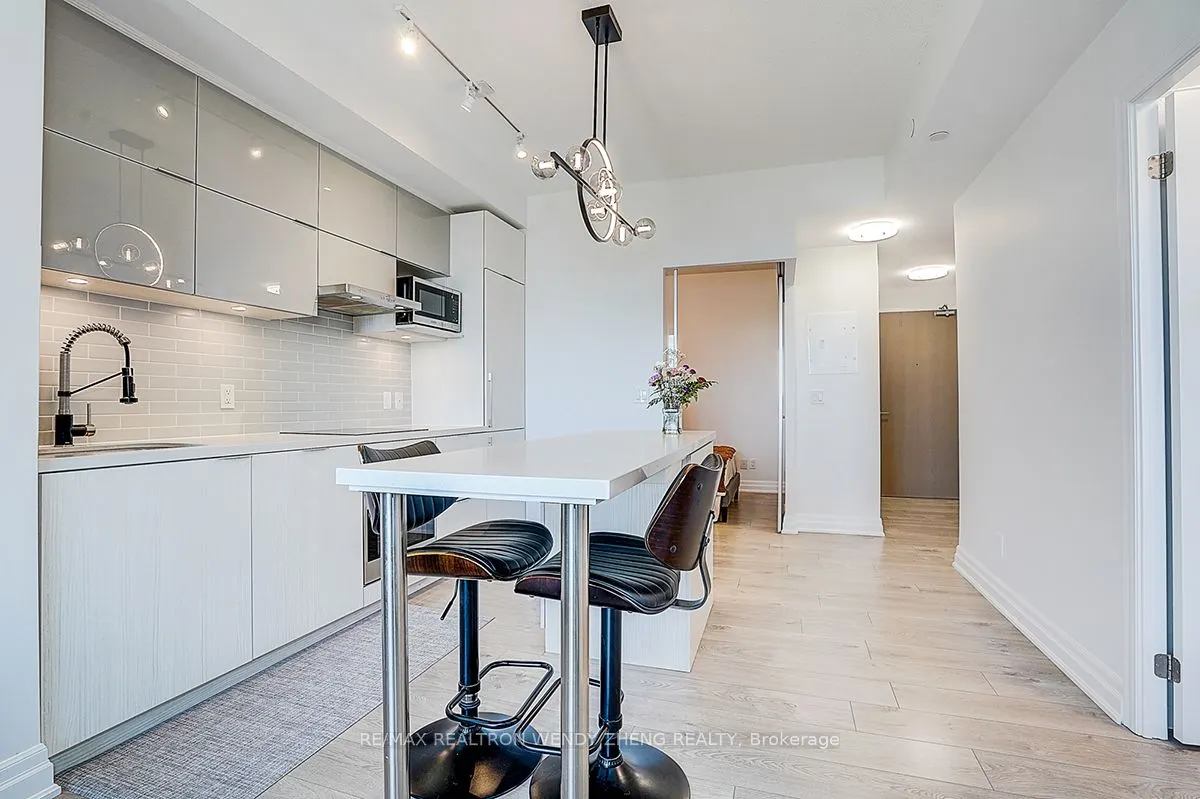 10 Rouge Valley Drive W, #1406