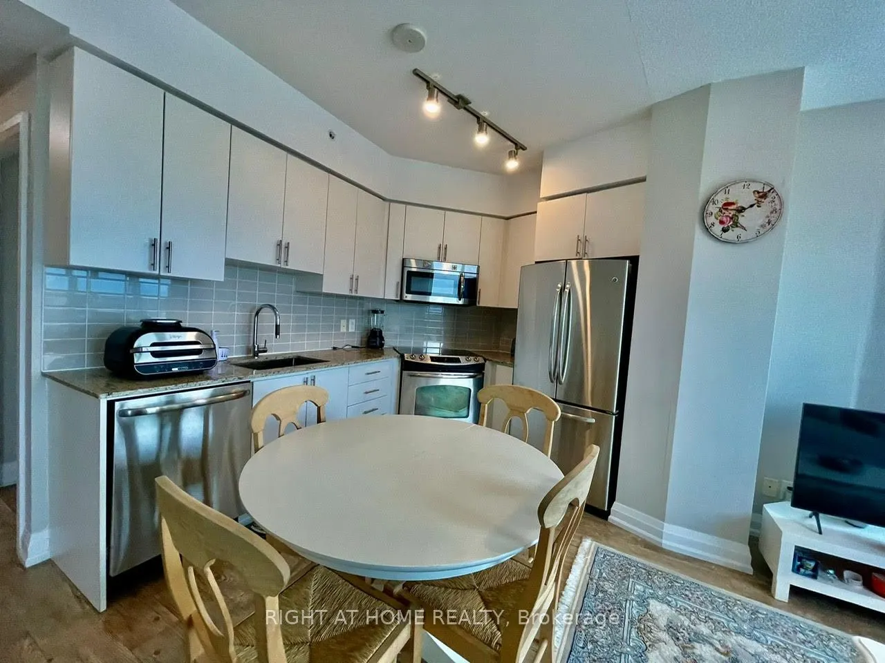 7161 Yonge Street