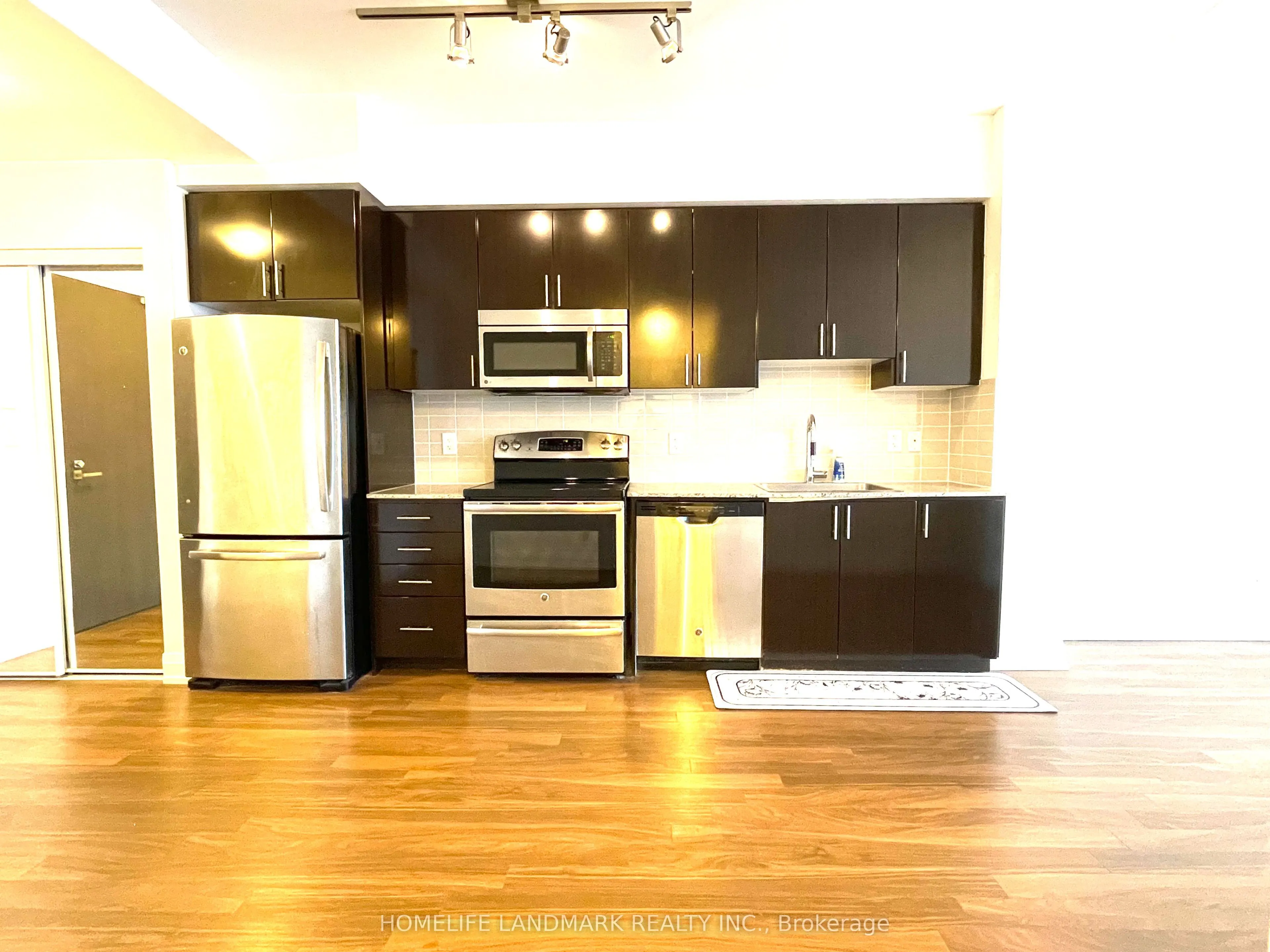 7161 Yonge Street, #2322