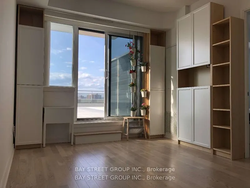 9201 Yonge Street, #915