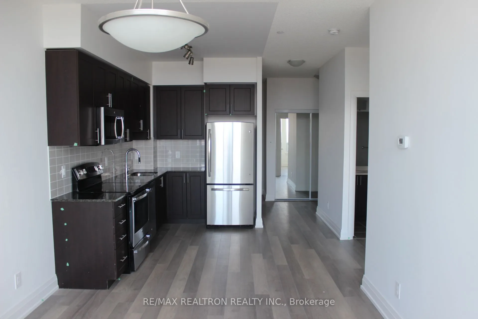 7167 Yonge Street, #PH10
