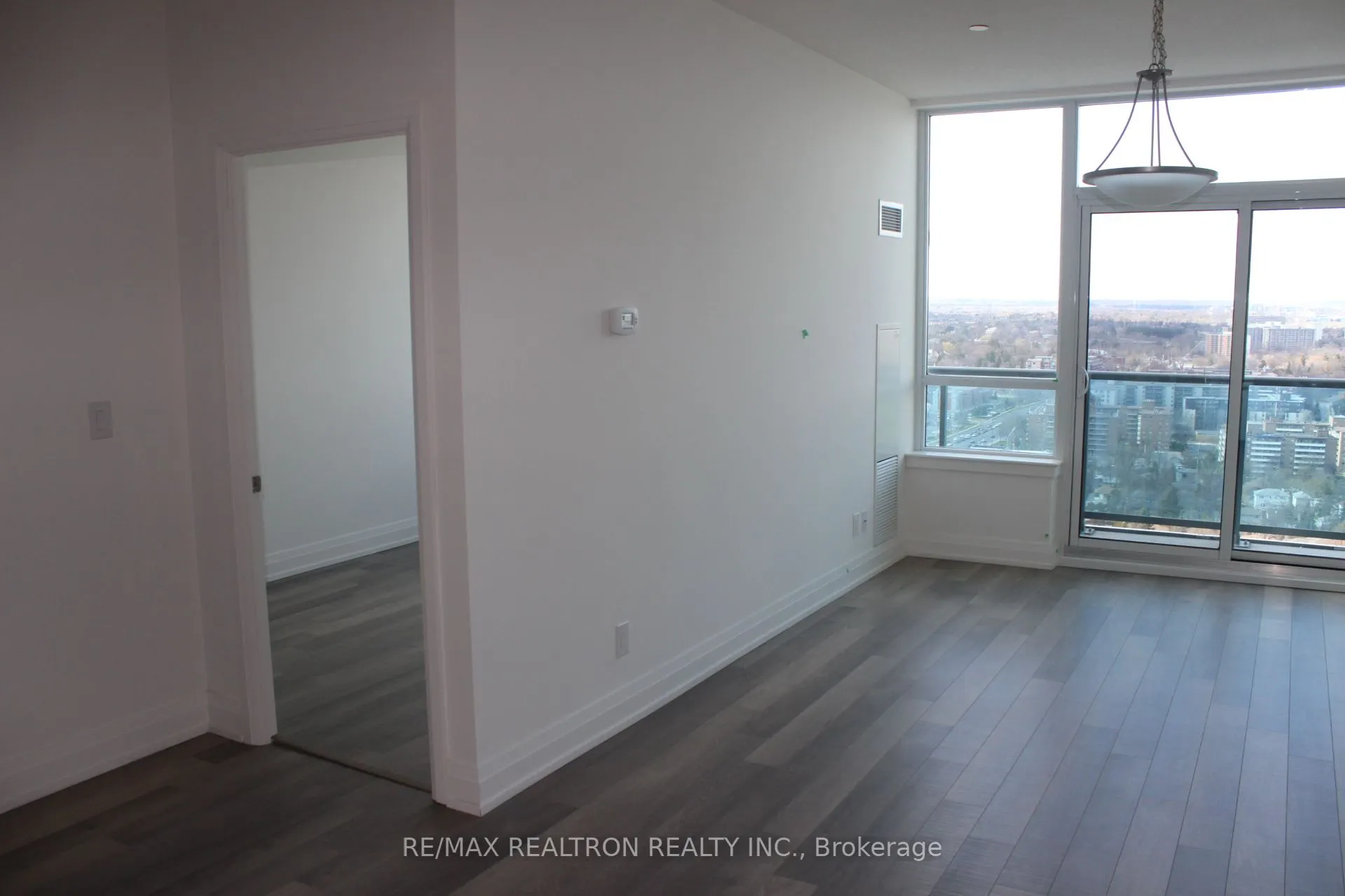7167 Yonge Street, #PH10