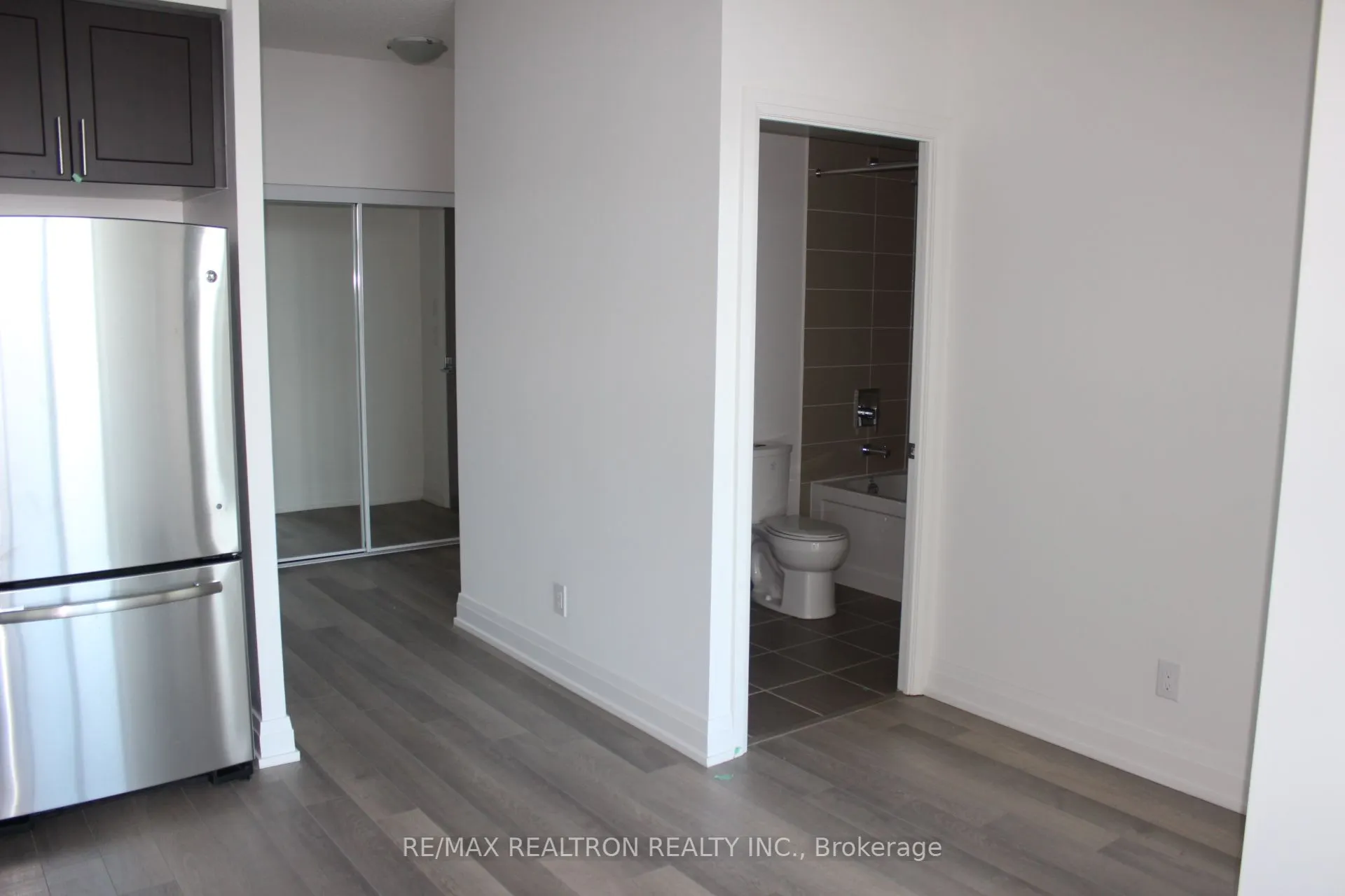 7167 Yonge Street, #PH10
