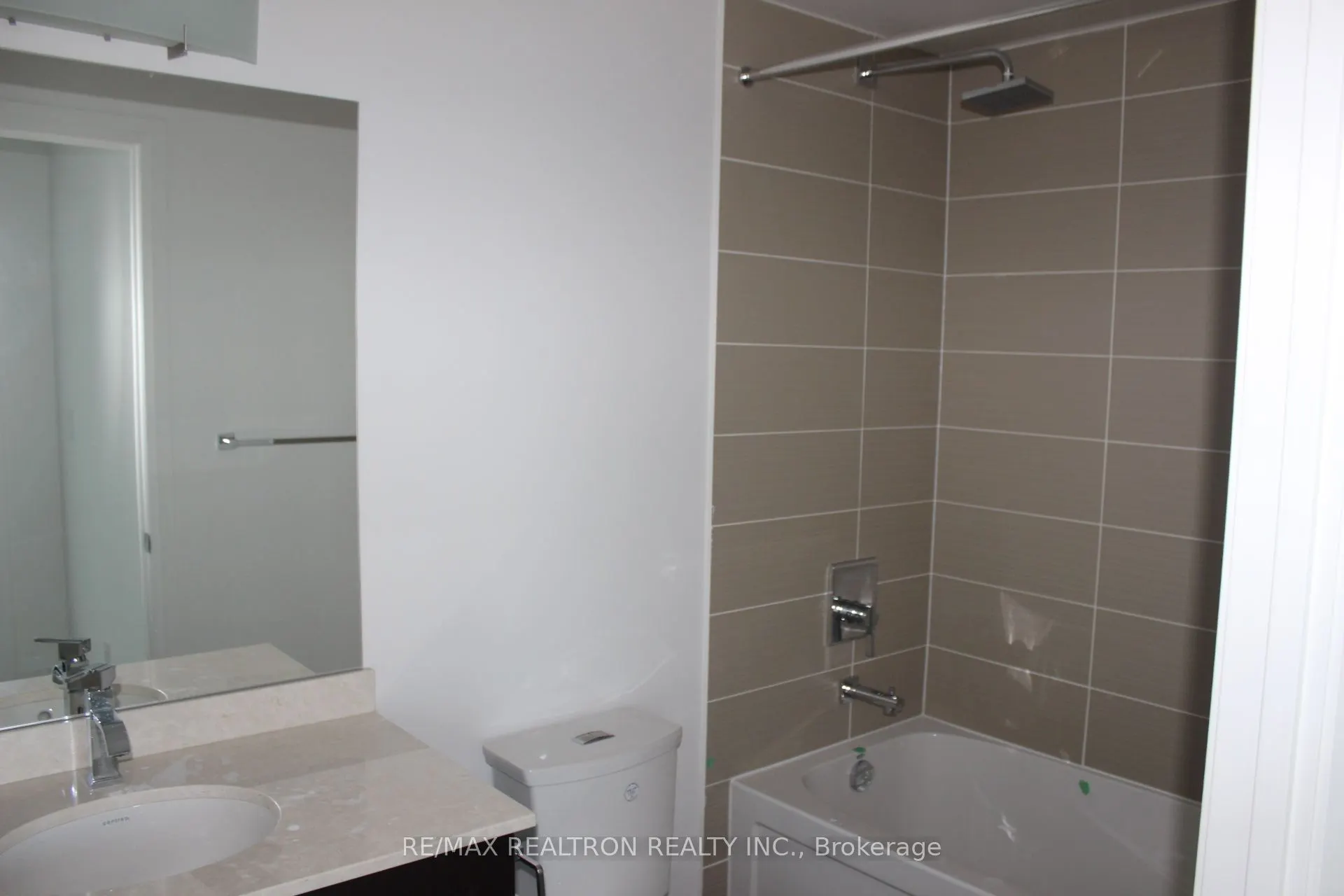 7167 Yonge Street, #PH10