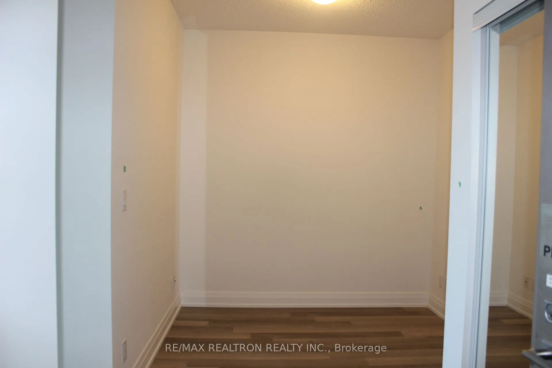 7167 Yonge Street, #PH10