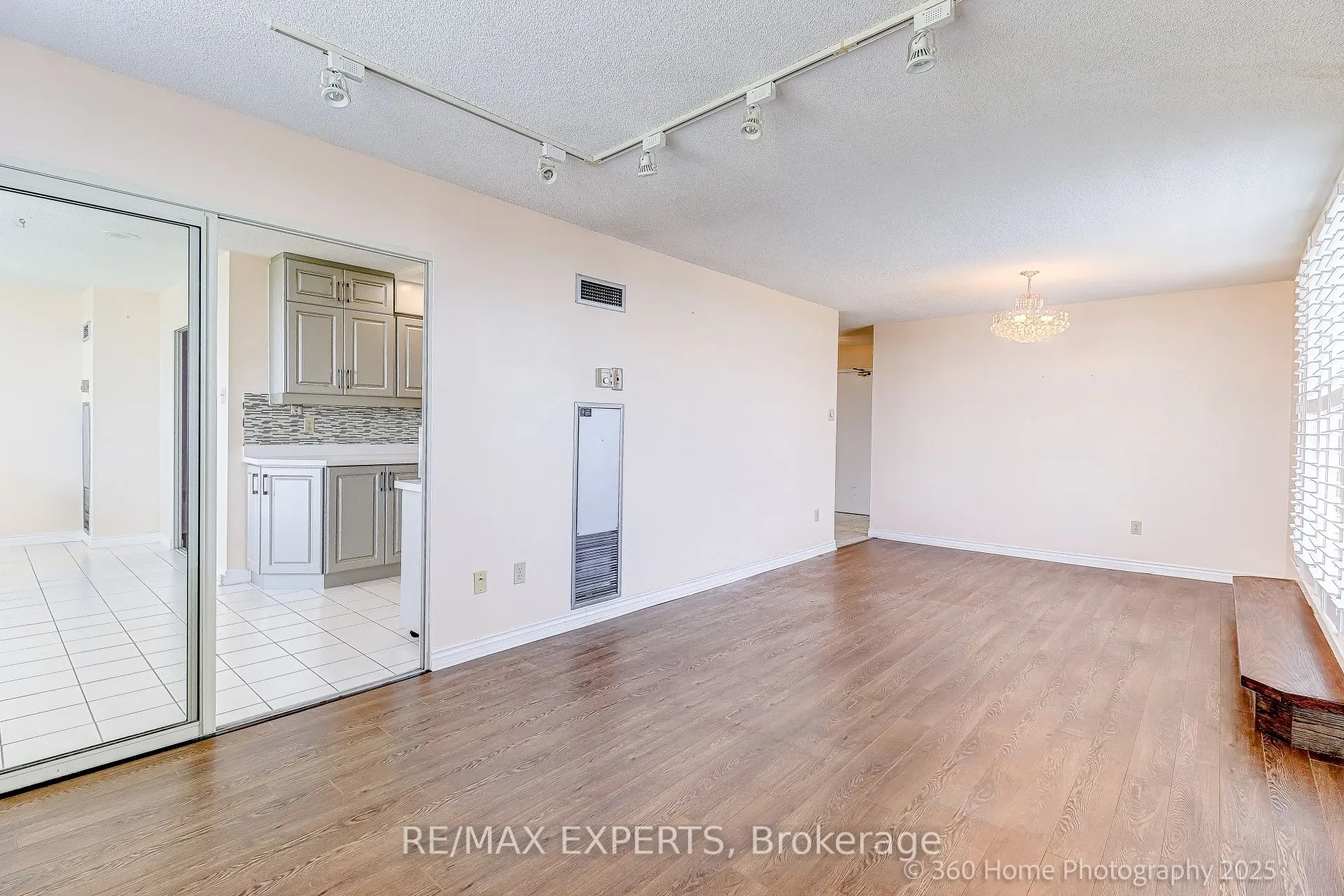 7 Townsgate Drive, #1603