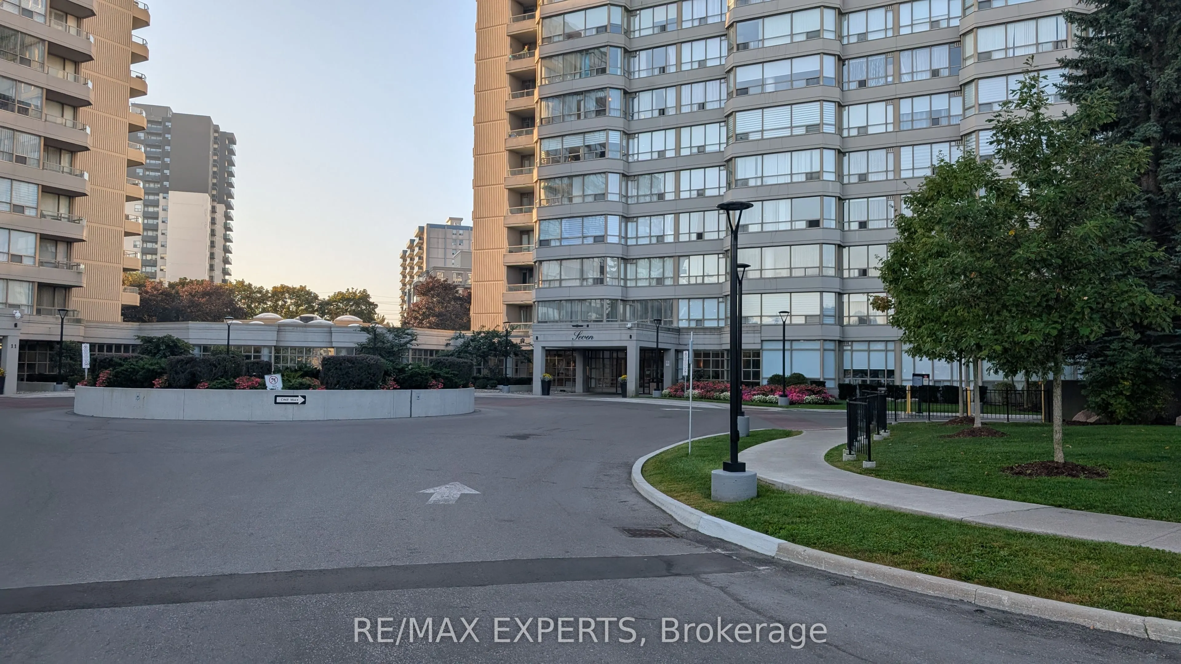 7 Townsgate Drive, #1603
