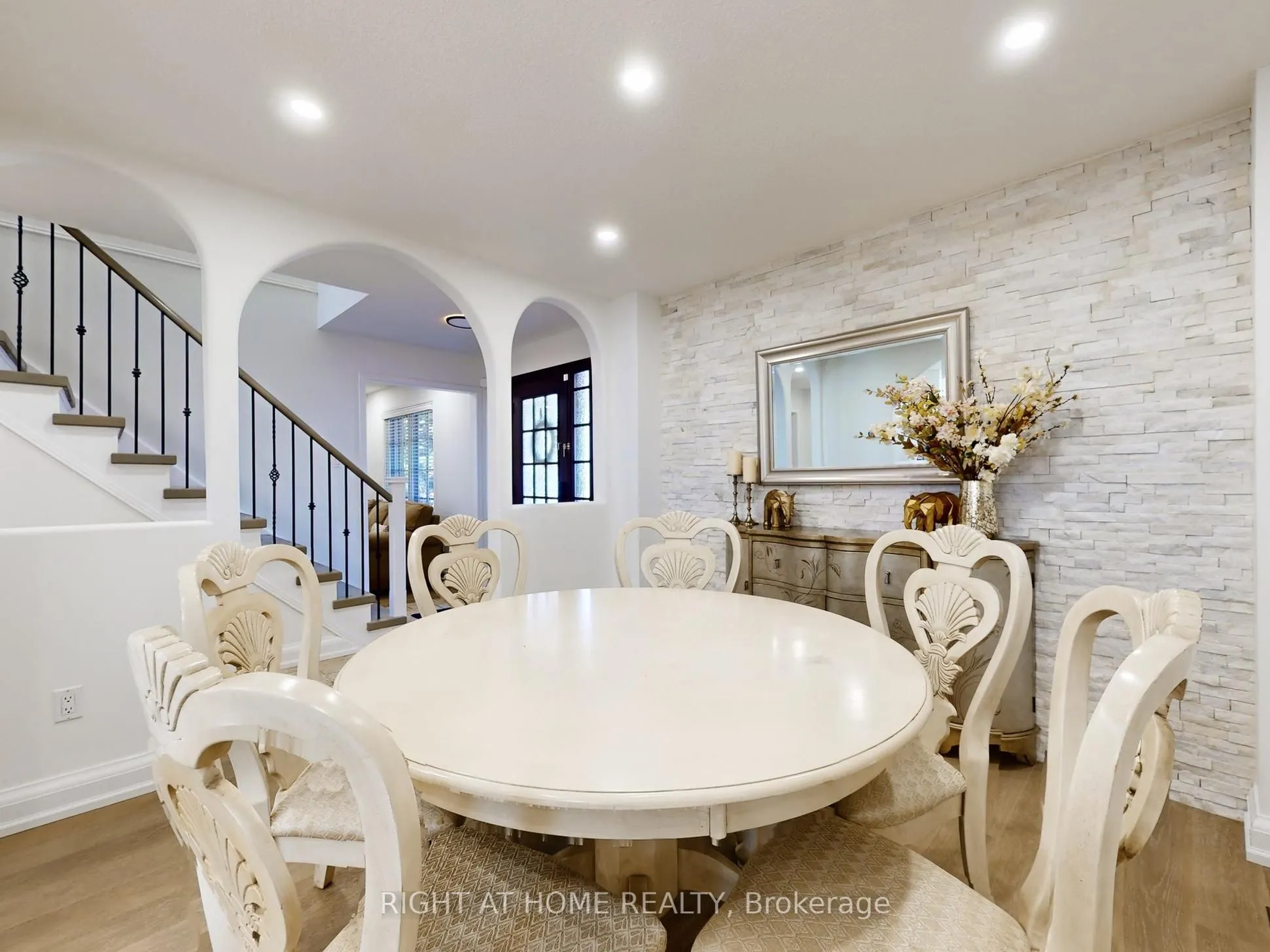 828 Leslie Valley Drive