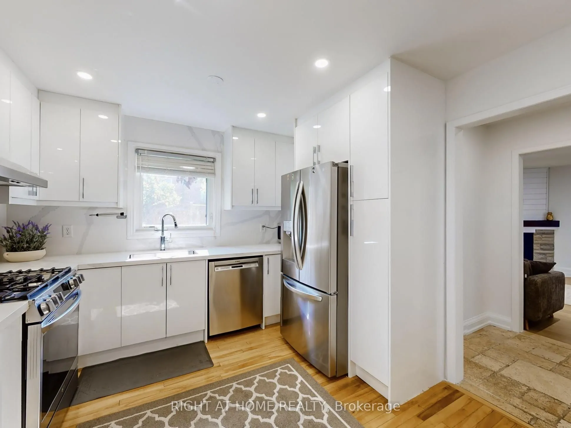 828 Leslie Valley Drive