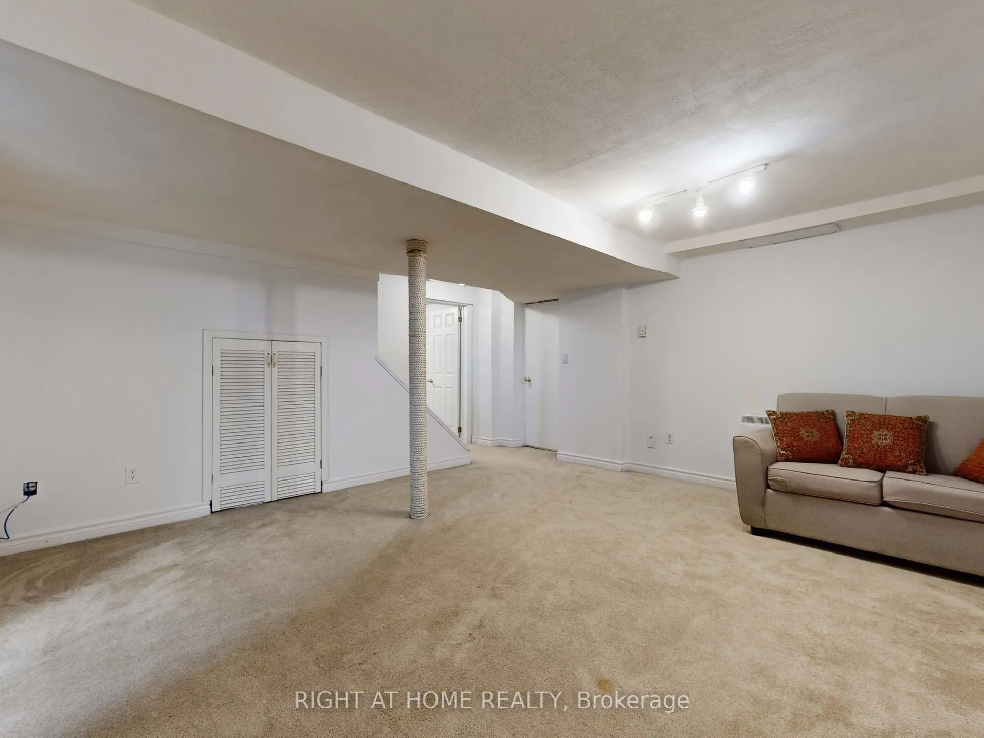 828 Leslie Valley Drive