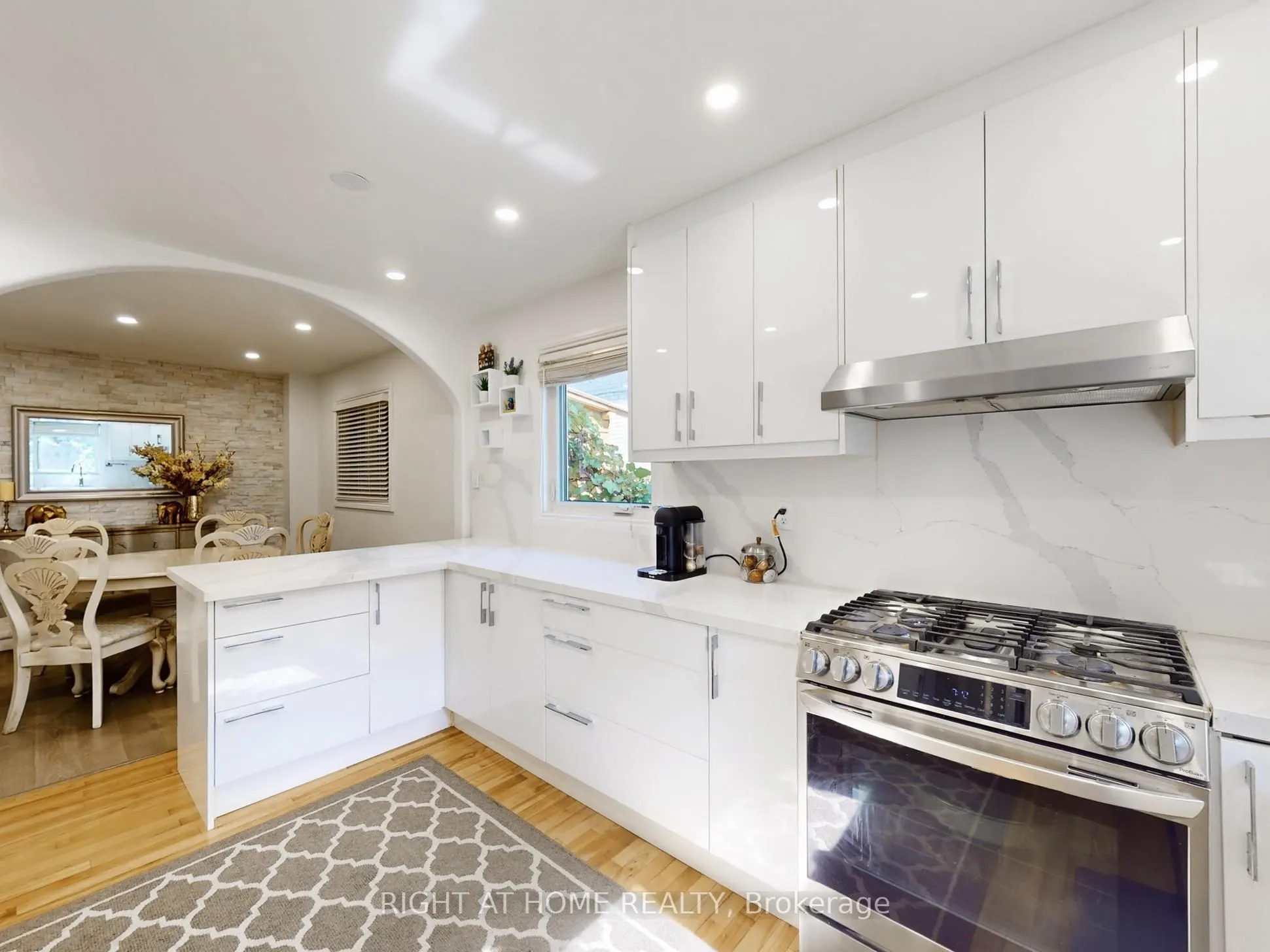 828 Leslie Valley Drive