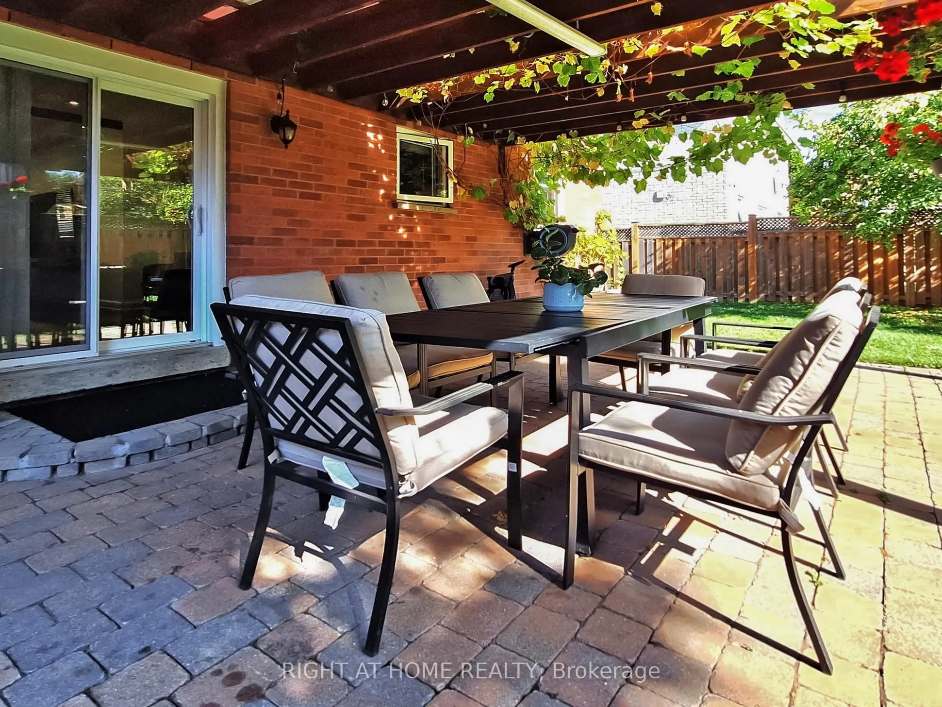 828 Leslie Valley Drive