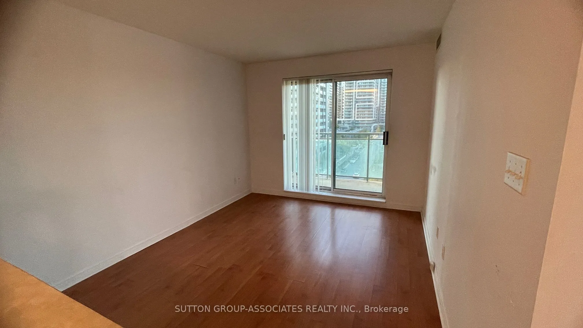 39 Oneida Crescent, #710